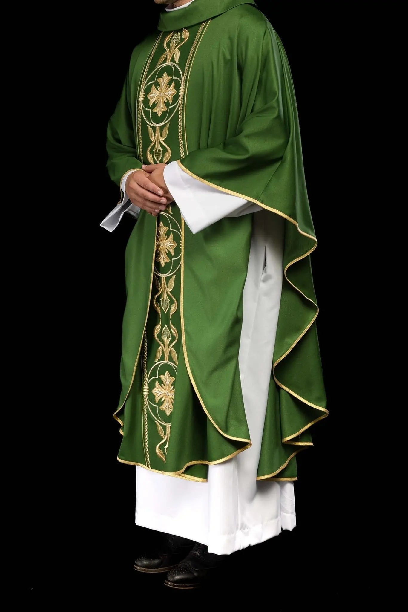 Chasuble brodée verte avec bande décorative