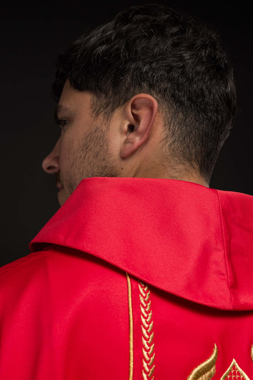 Ornat haftowany czerwony z Ozdobnym Pasem - ORNATY.PL