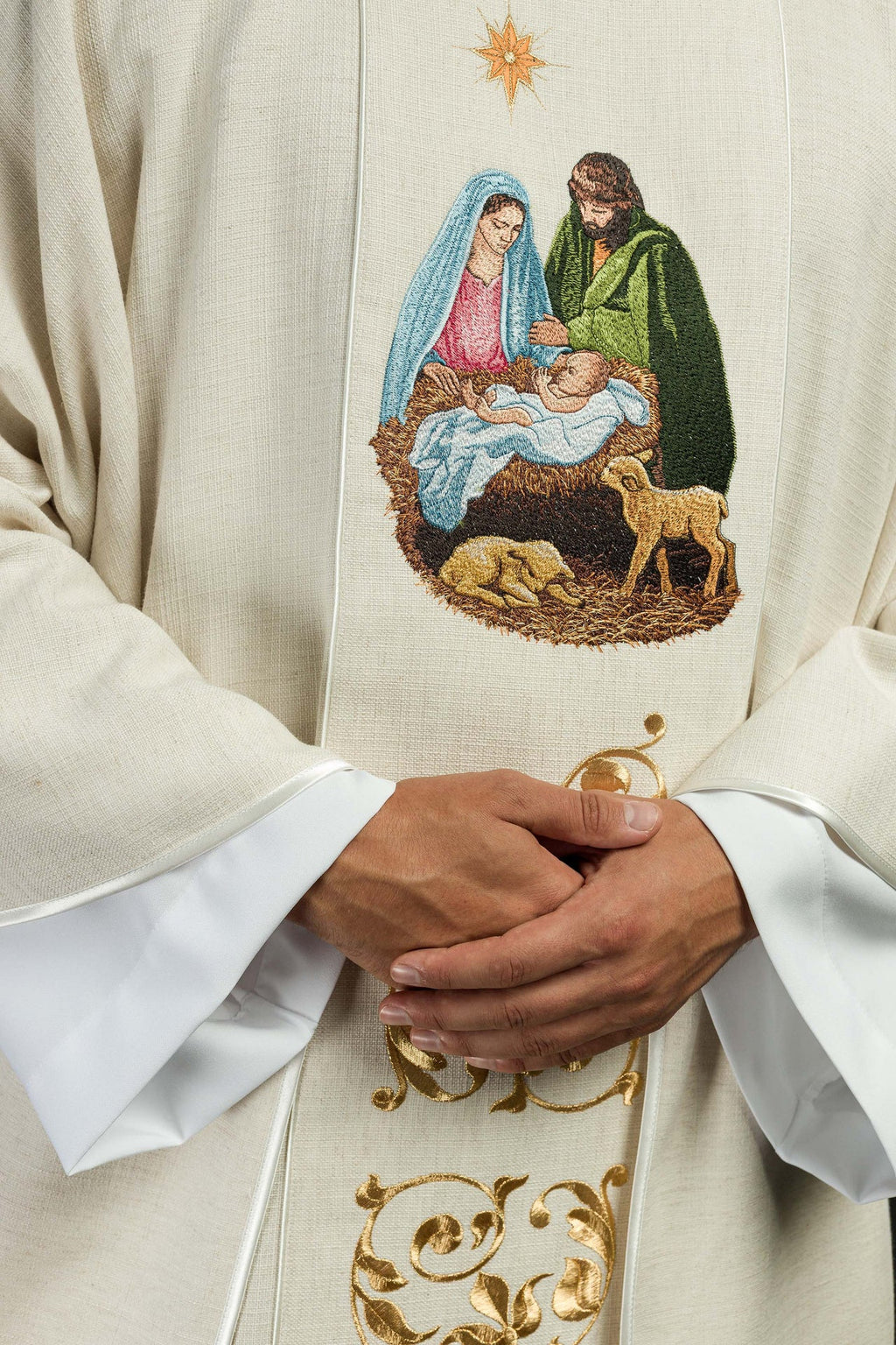 Ornat haftowany z wizerunkiem Świętej Rodziny tkanina o naturalnym splocie - ORNATY.PL