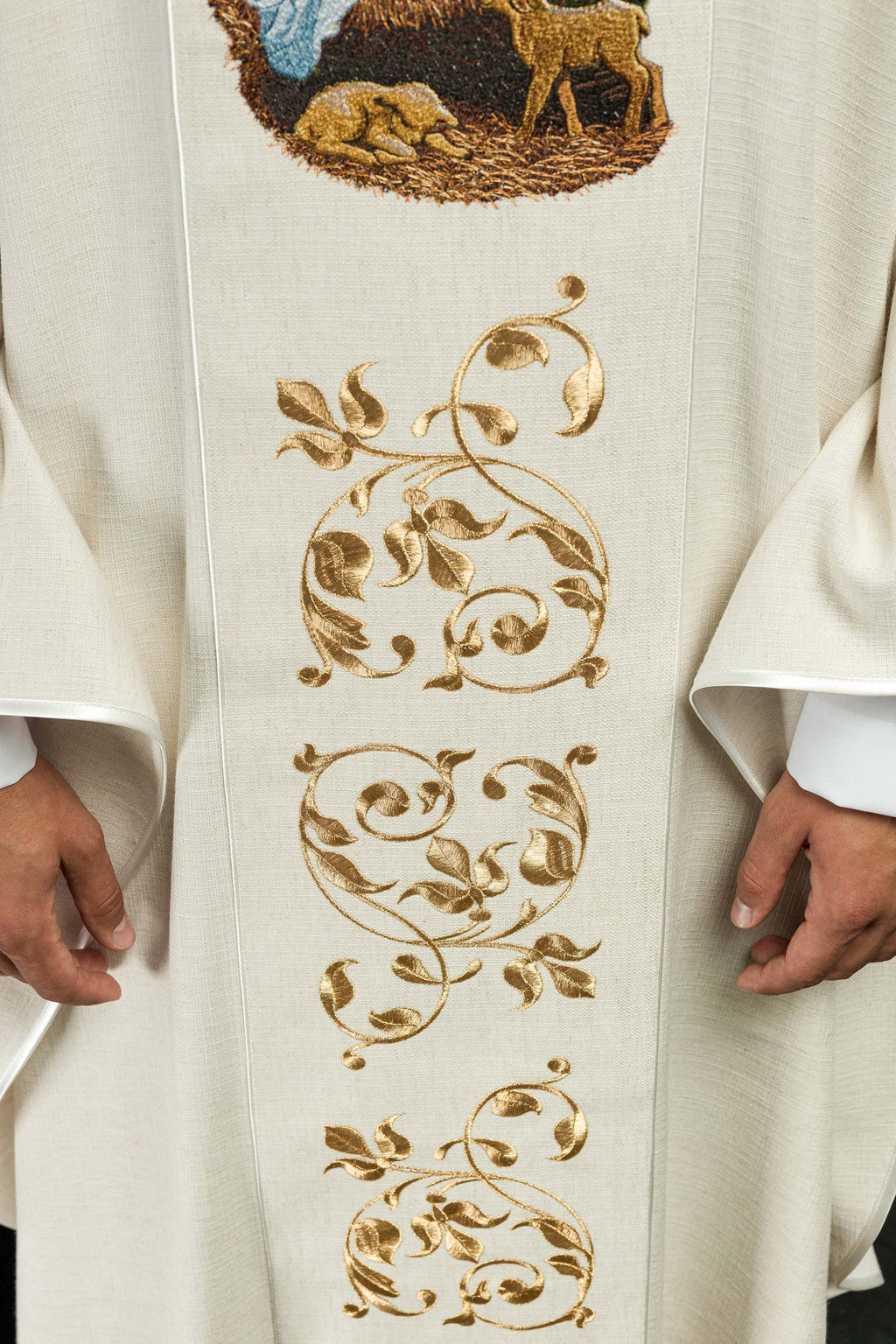 Ornat haftowany z wizerunkiem Świętej Rodziny tkanina o naturalnym splocie - ORNATY.PL