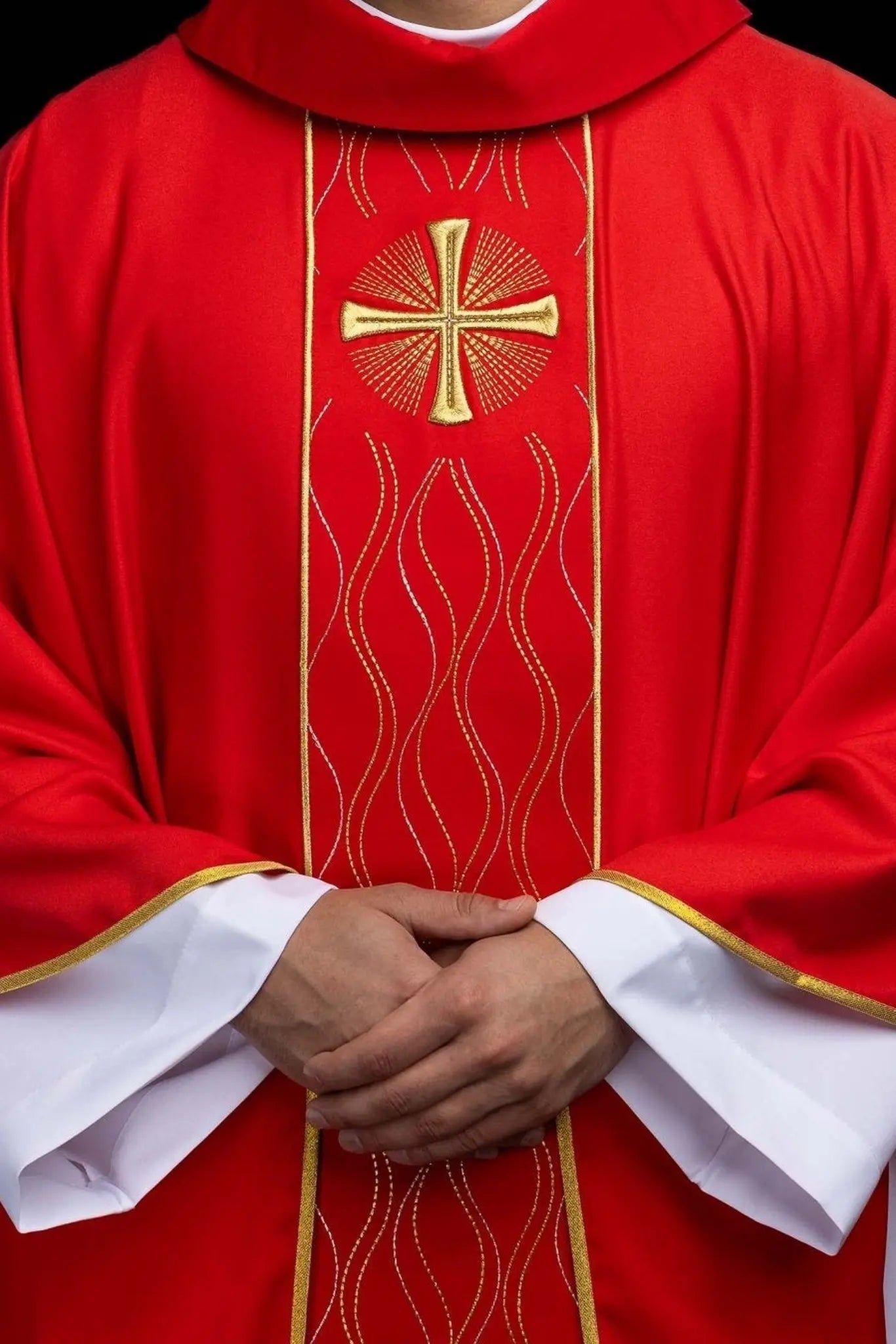 Chasuble rouge brodée avec Croix