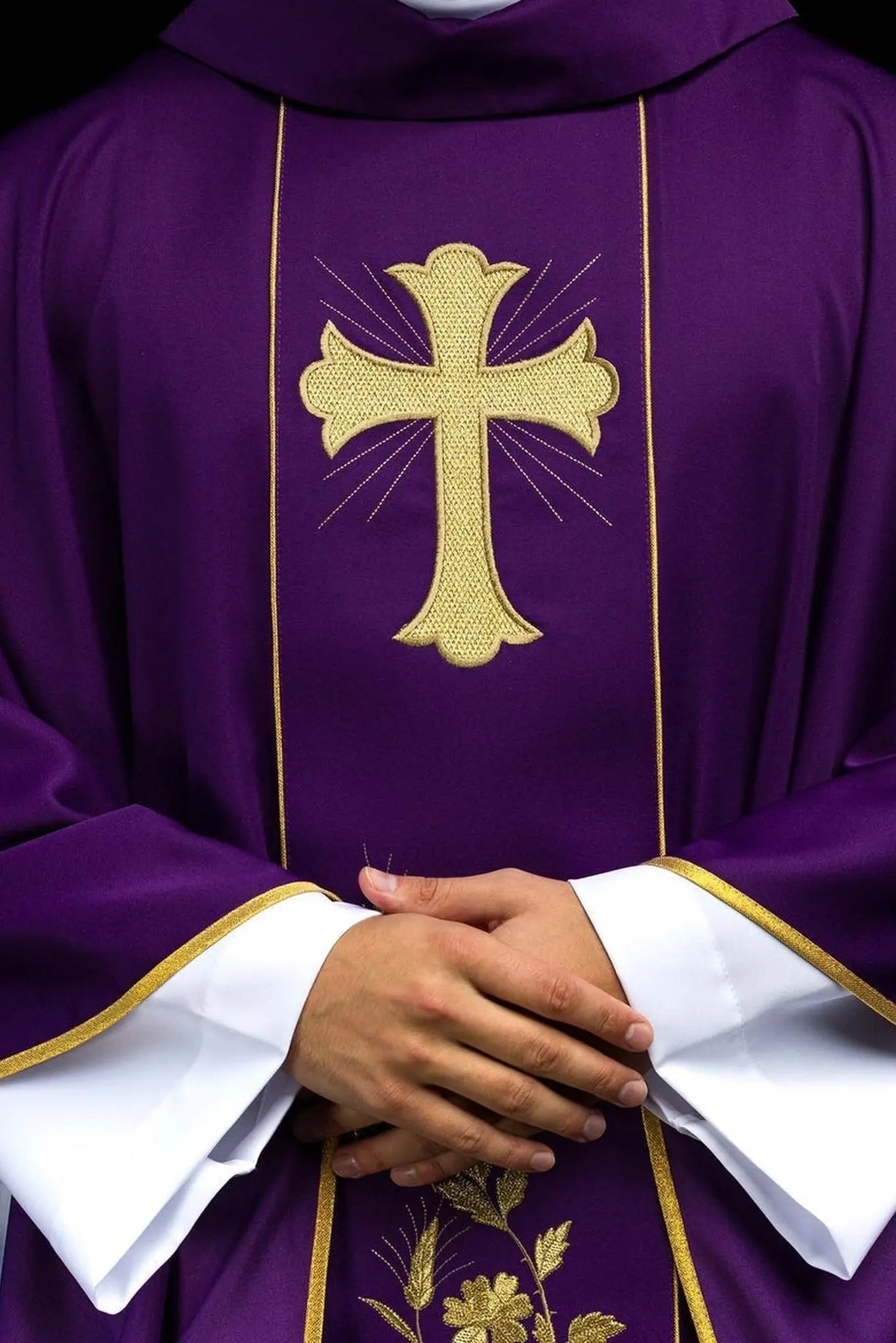 Chasuble Croix et oreilles en violet