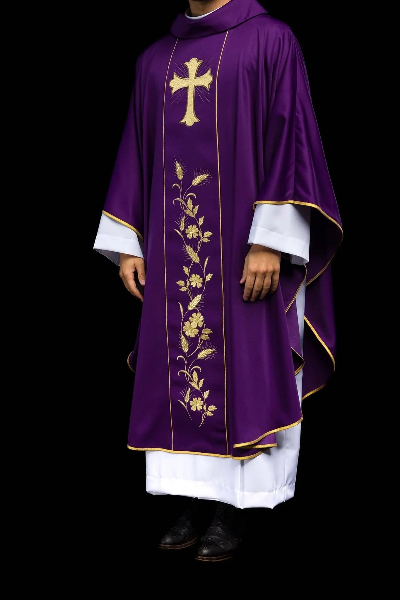 Chasuble Croix et oreilles en violet