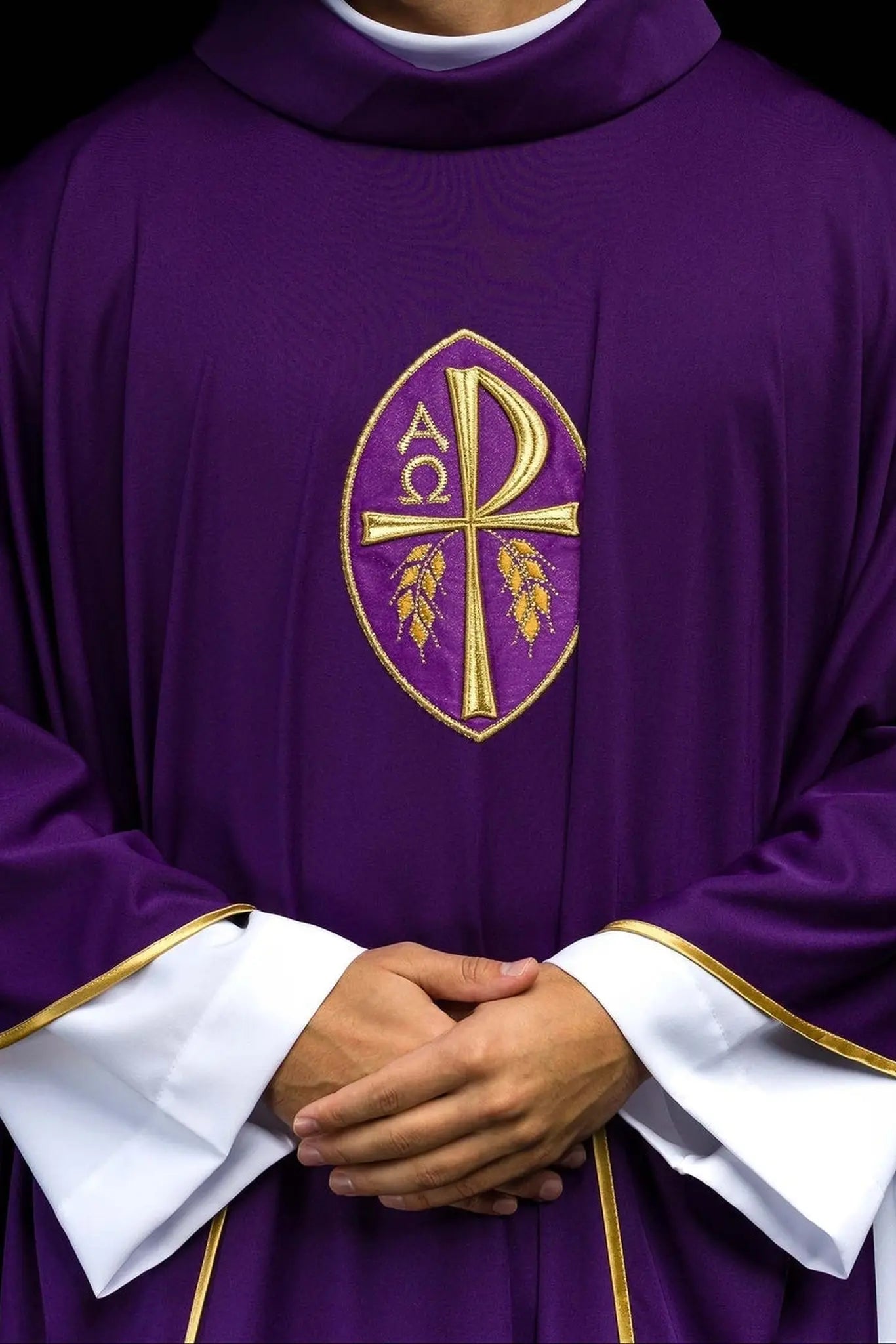 Chasuble brodée Croix violet léger tricoté SACROLITE