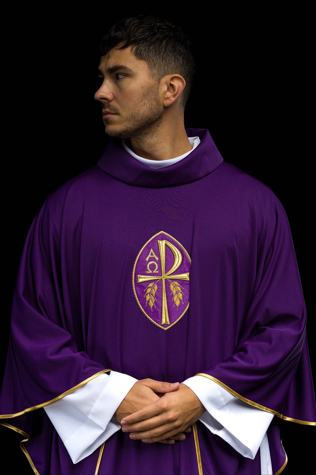 Chasuble brodée Croix violet léger tricoté SACROLITE