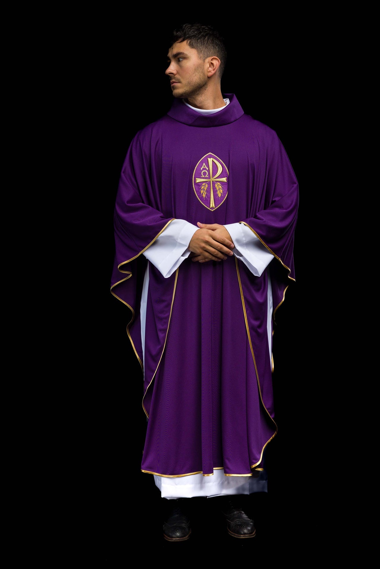 Chasuble brodée Croix violet léger tricoté SACROLITE