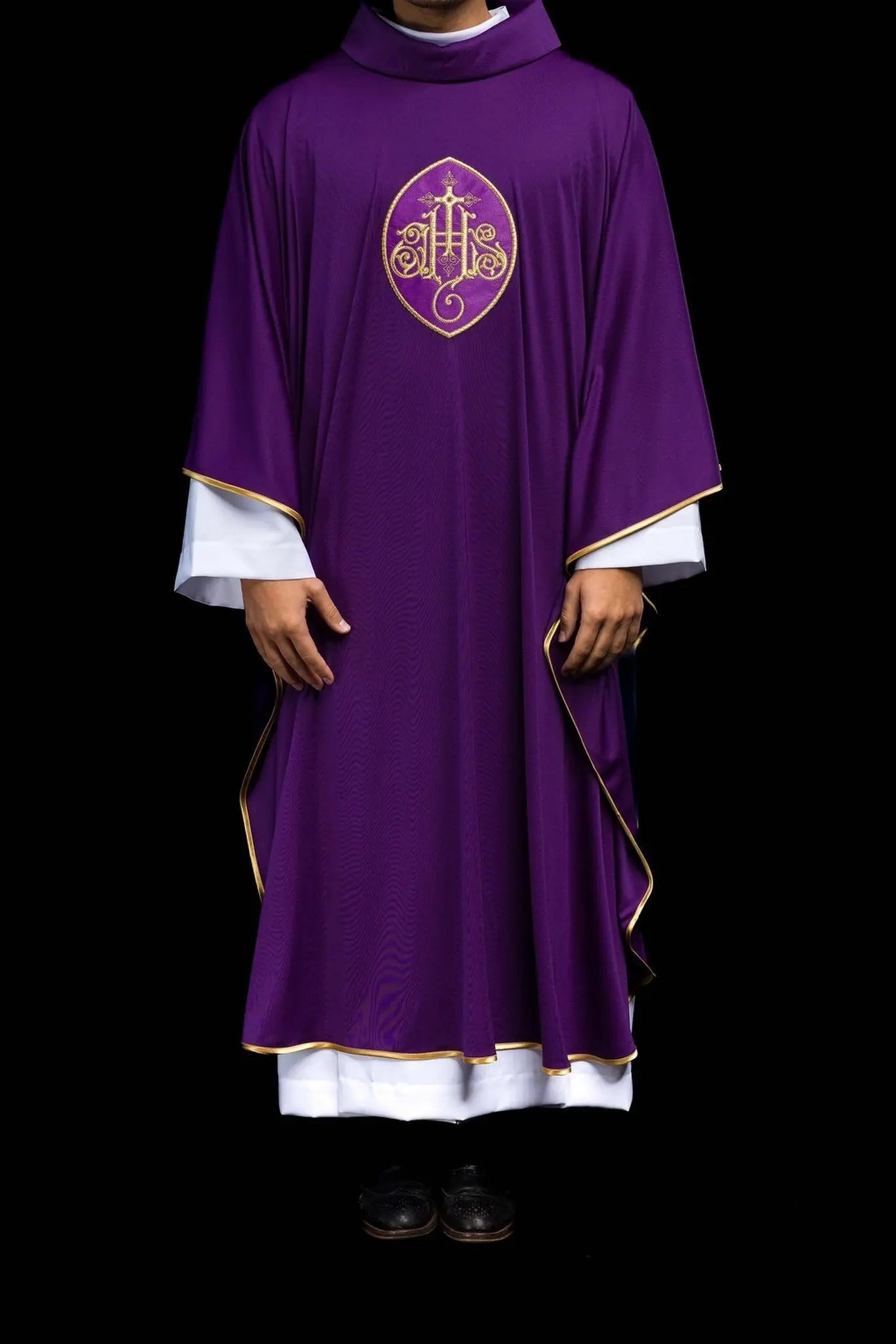 Chasuble brodée avec IHS tissu tricoté léger SACROLITE