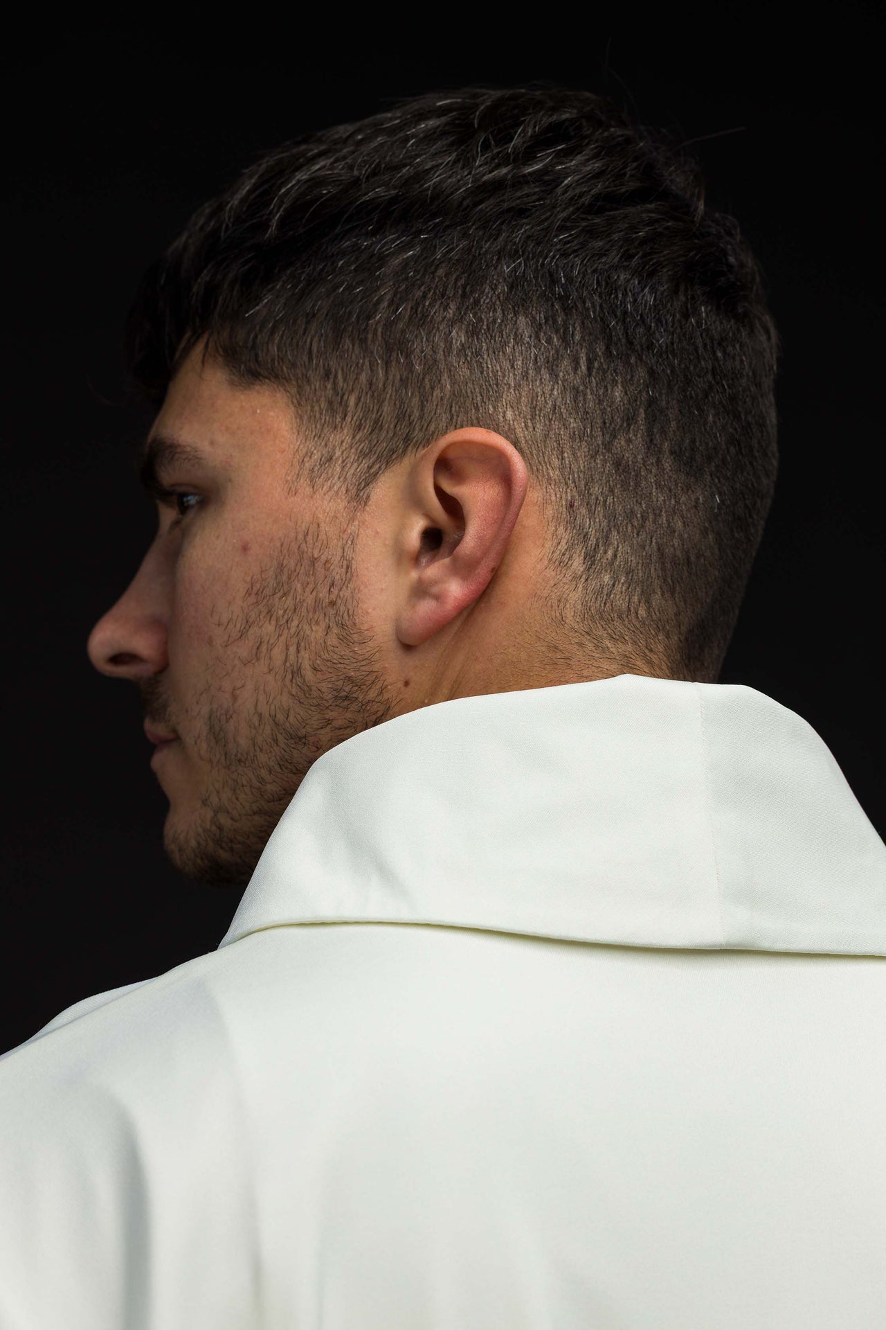 Chasuble brodée avec IHS tissu tricoté léger SACROLITE