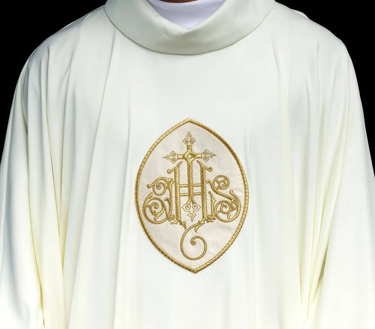 Chasuble brodée avec IHS tissu tricoté léger SACROLITE