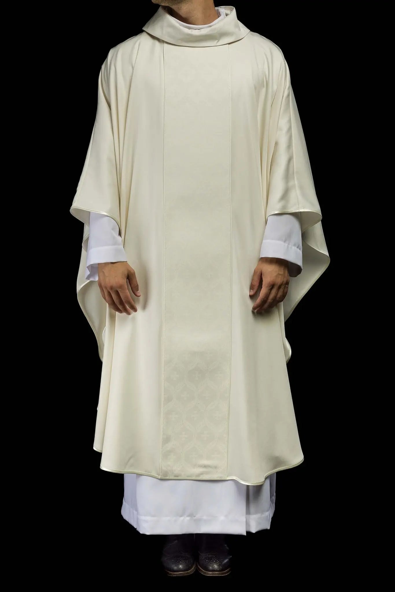 Chasuble écrue avec bande jacquard à motif croix