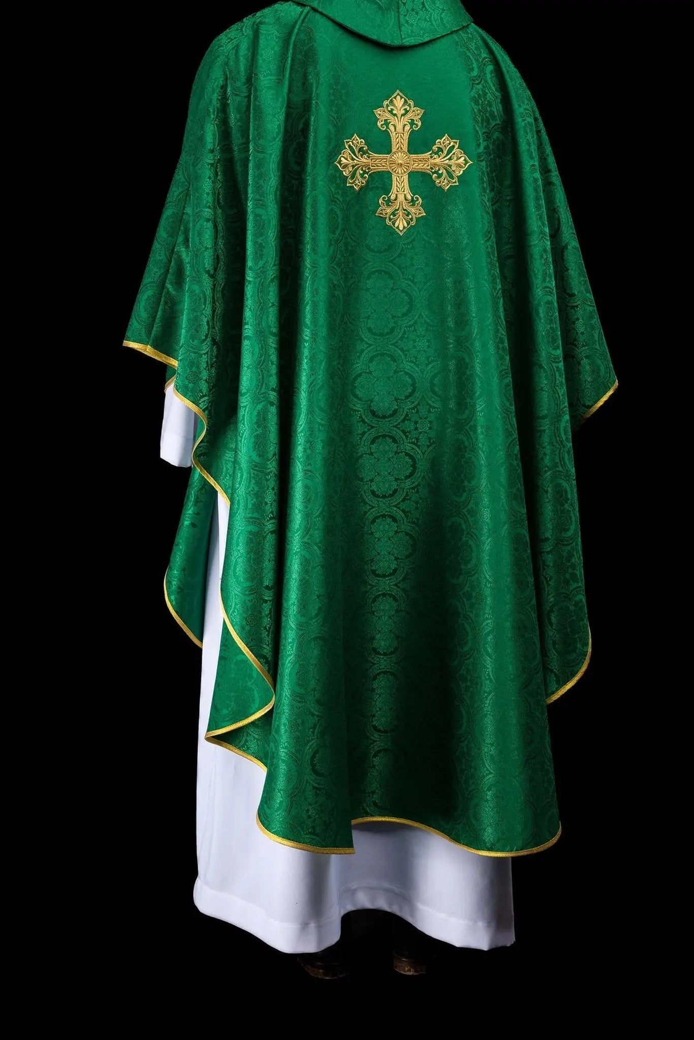 Chasuble verte en tissu jacquard à croix