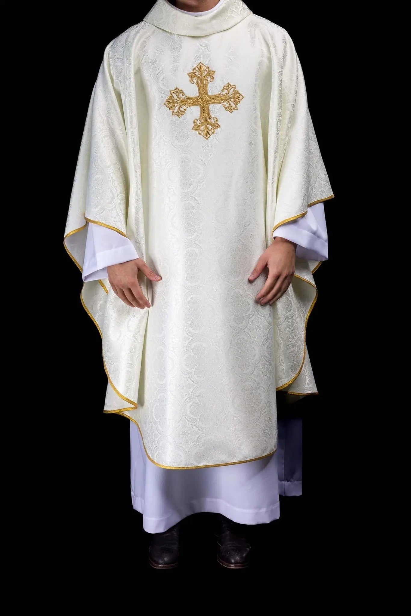 Chasuble écrue en tissu jacquard à croix