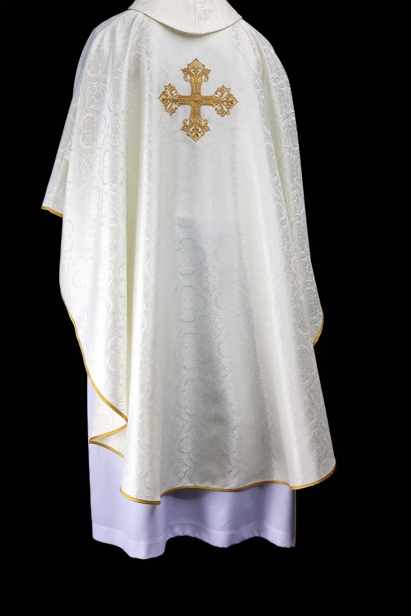 Chasuble écrue en tissu jacquard à croix