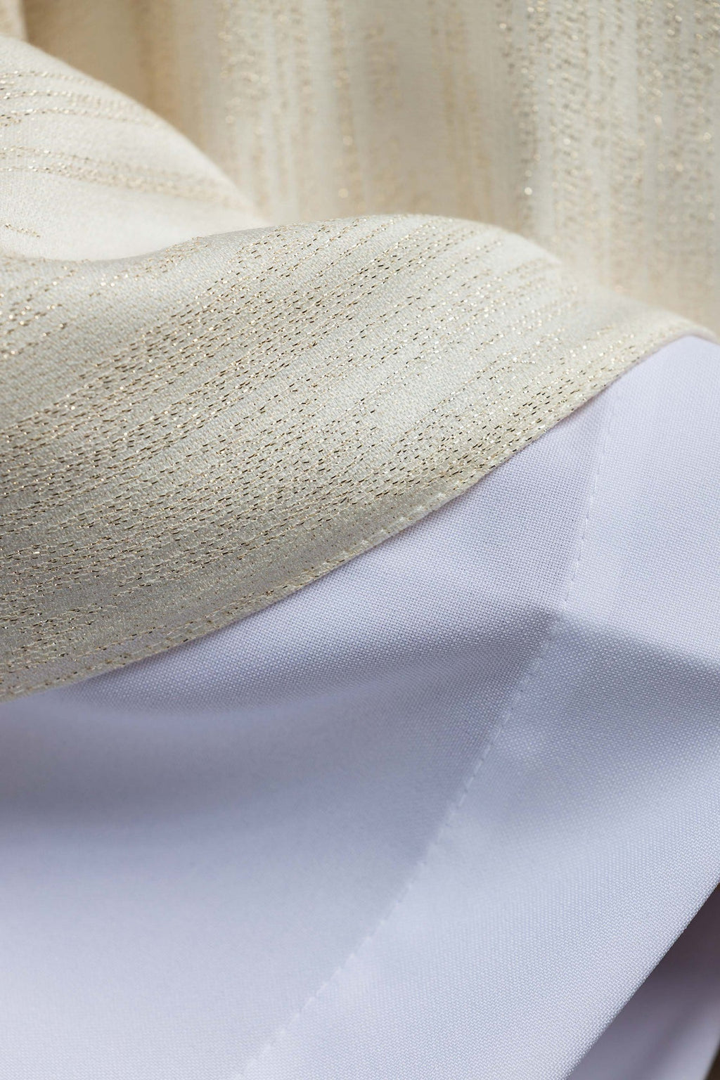 Chasuble brodée avec croix de Jérusalem écru