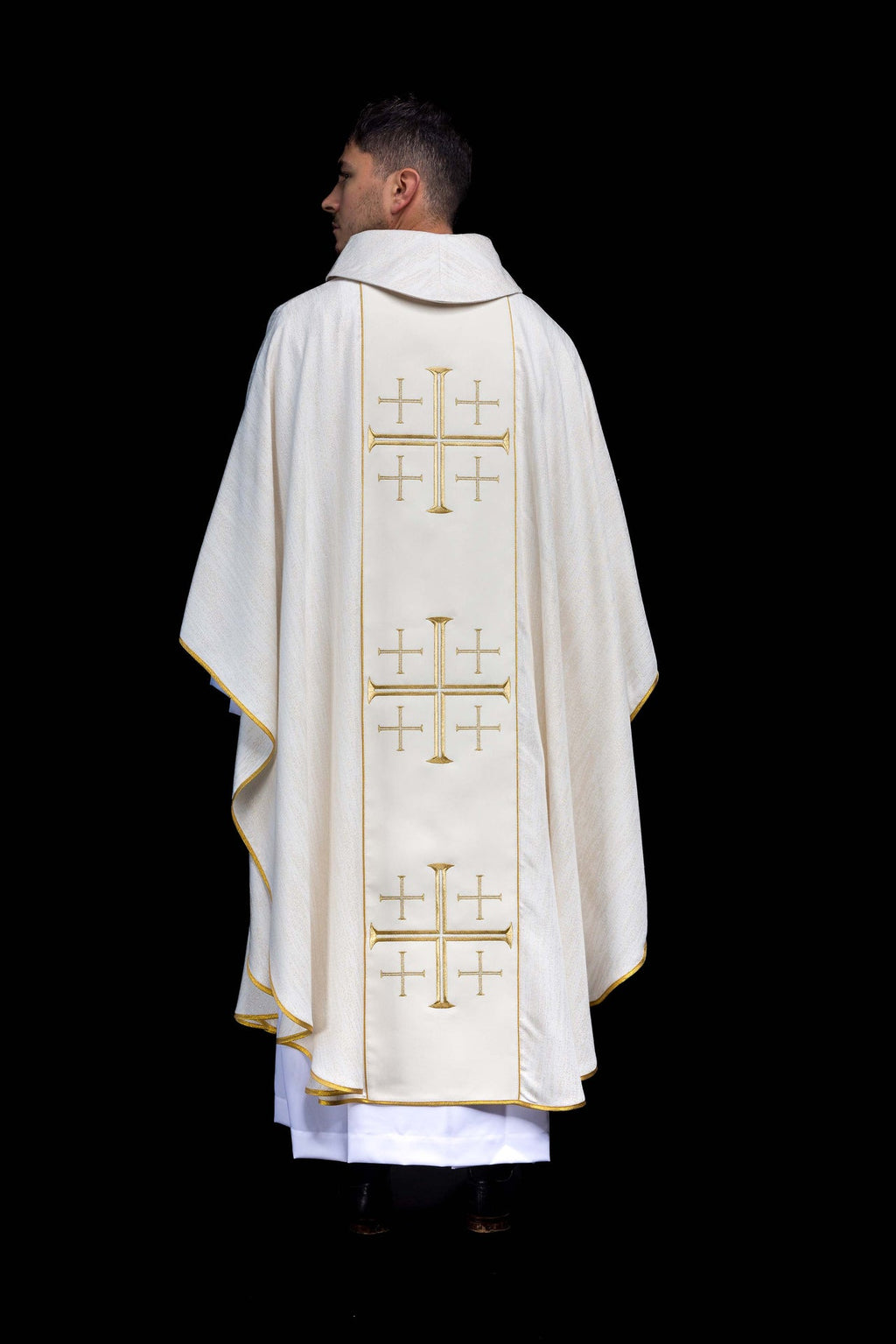 Ornement brodé avec ceinture et croix de Jérusalem écru