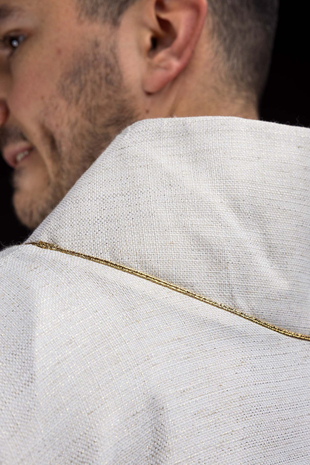 Ornement brodé avec Croix de Jérusalem écru