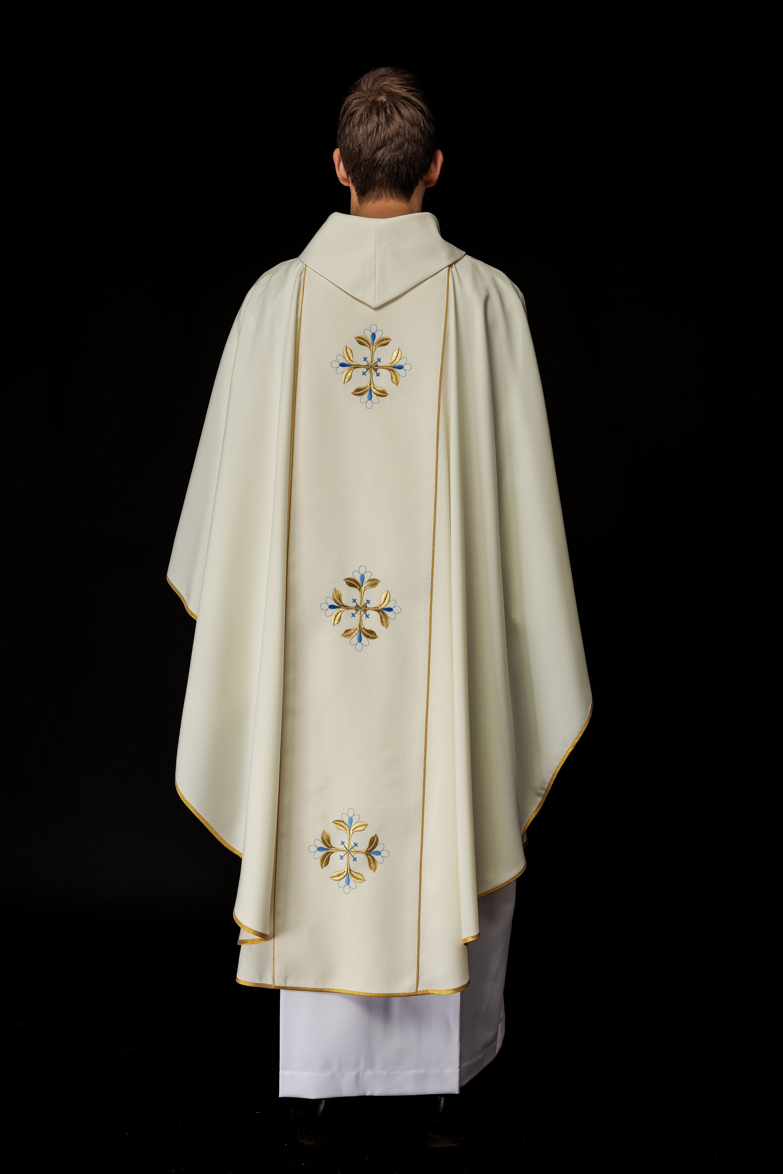 Chasuble brodée avec l'image de Notre-Dame Immaculée