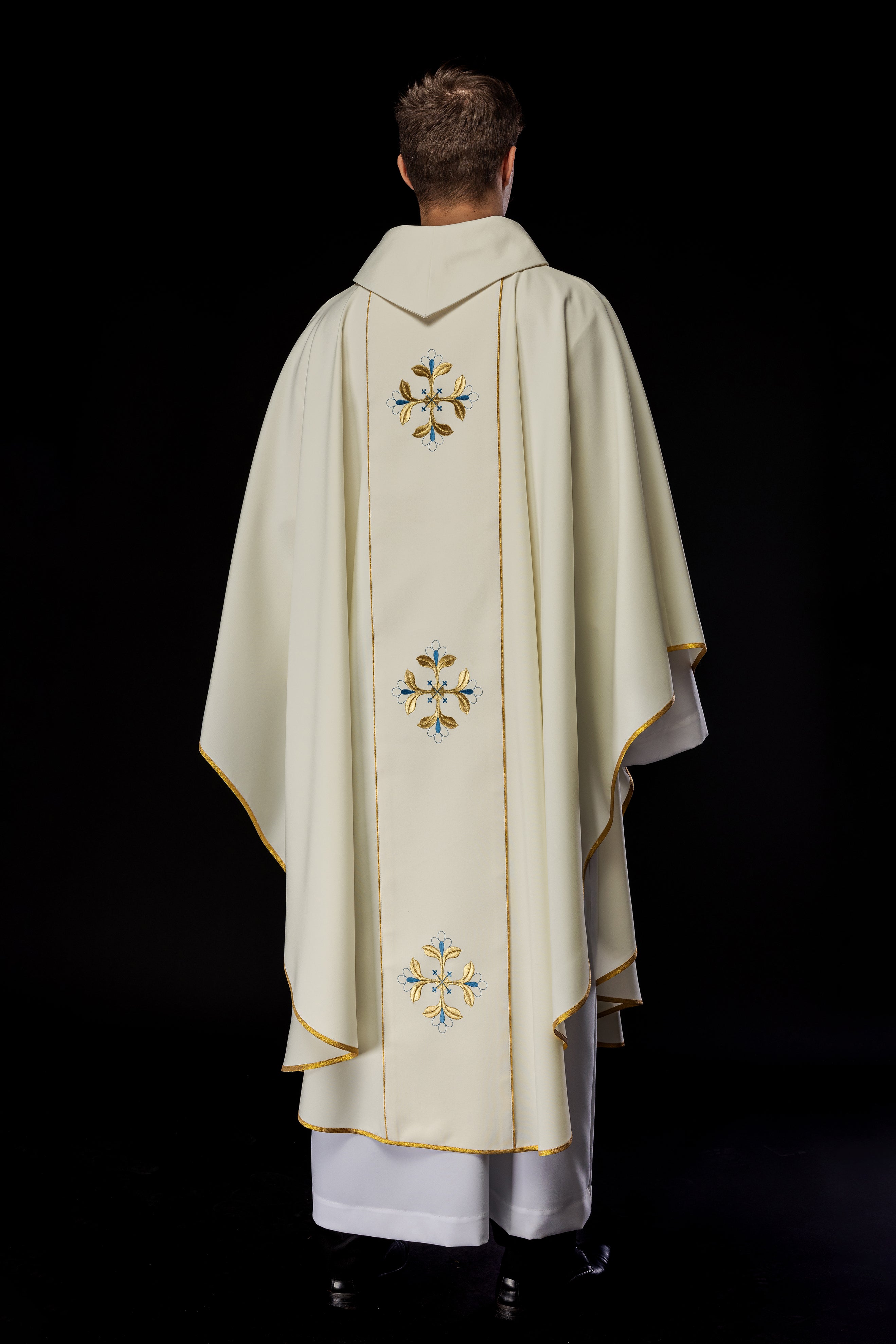 Chasuble brodée avec une image du Cœur de Marie