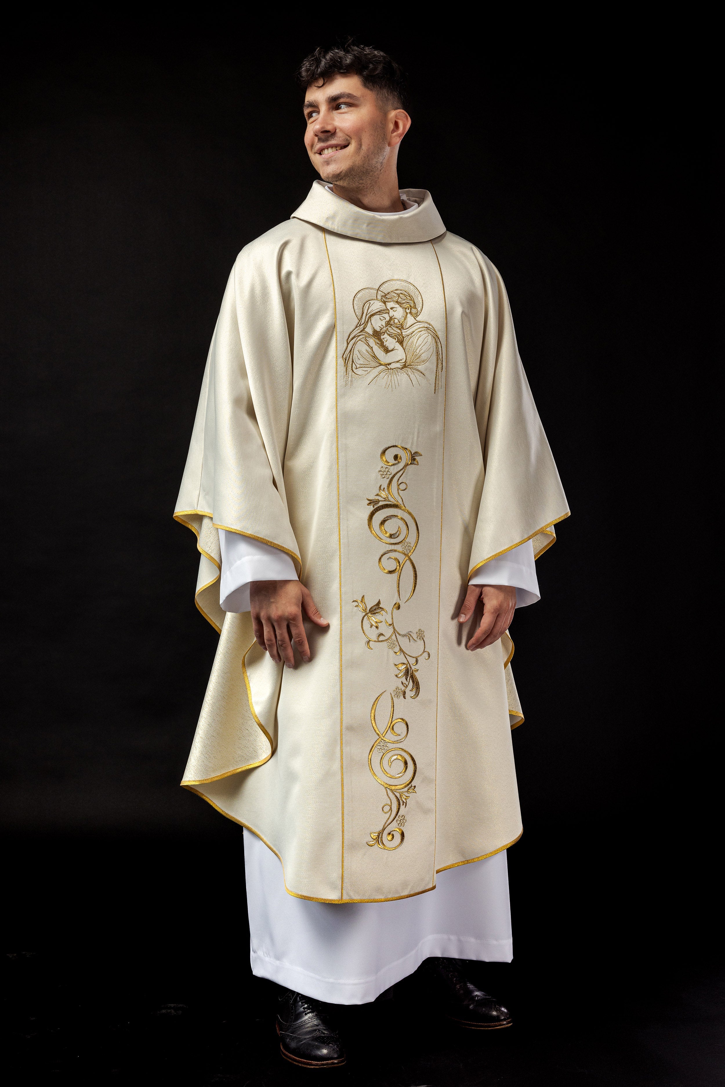 Chasuble brodée pour Noël avec l'image de la Sainte Famille