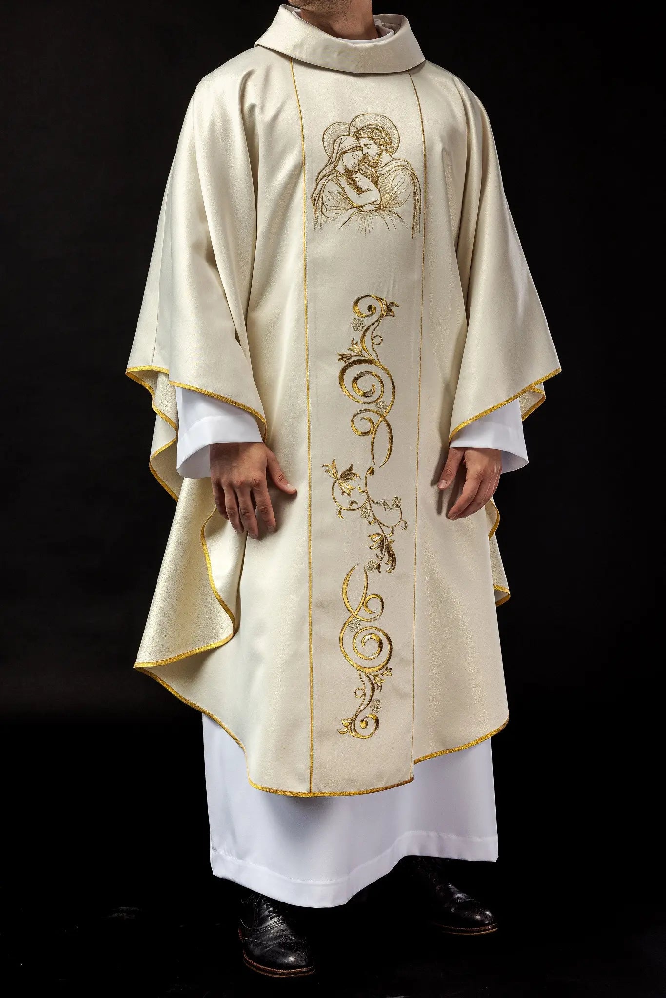 Chasuble brodée pour Noël avec l'image de la Sainte Famille