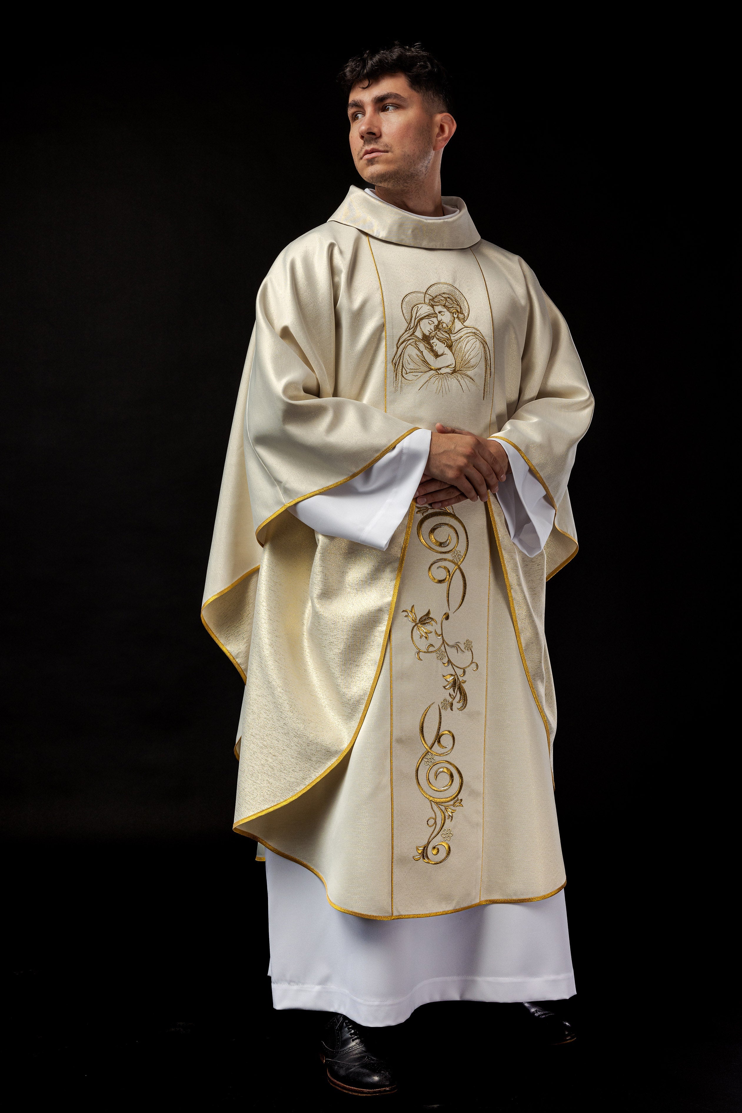 Chasuble brodée pour Noël avec l'image de la Sainte Famille