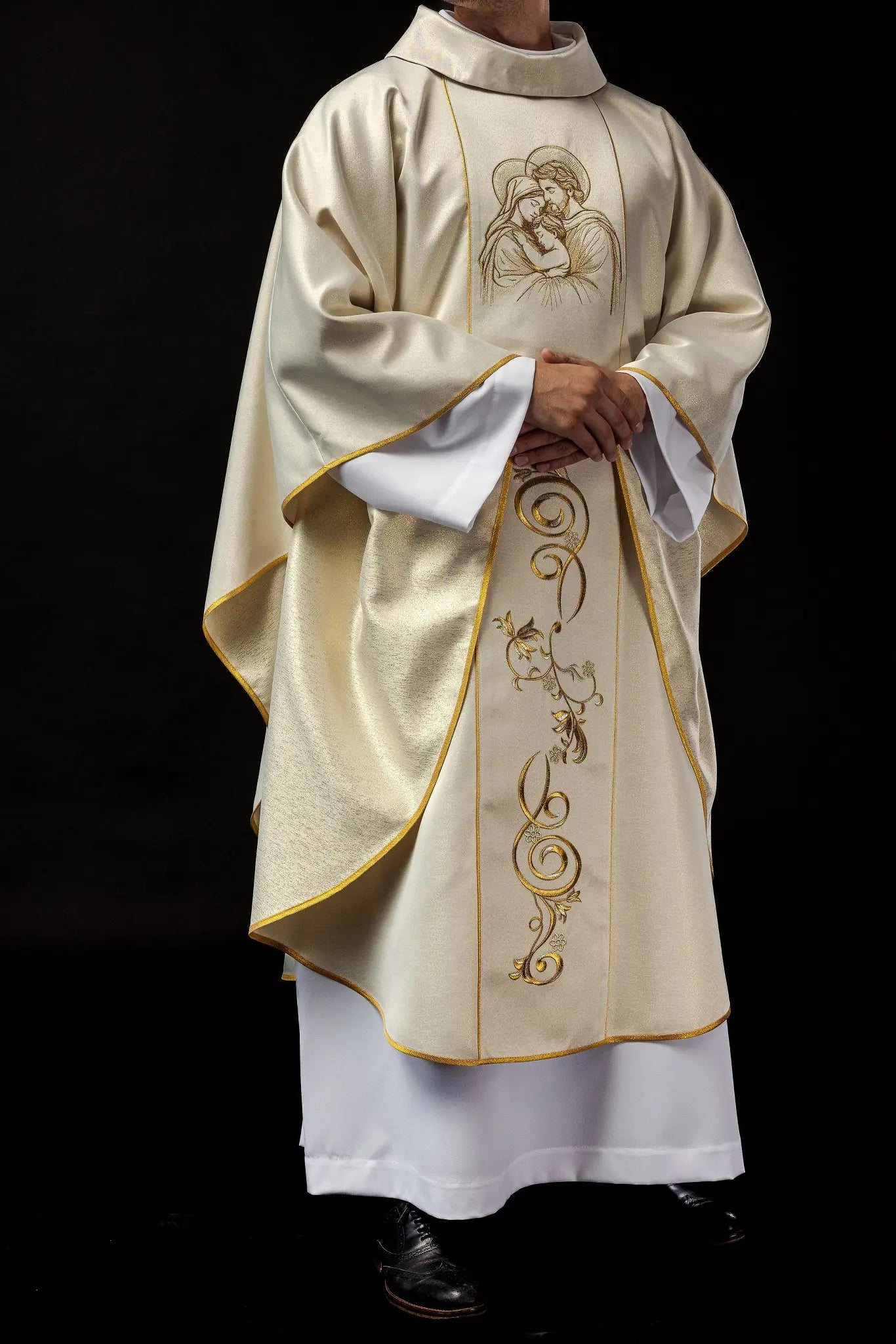 Chasuble brodée pour Noël avec l'image de la Sainte Famille