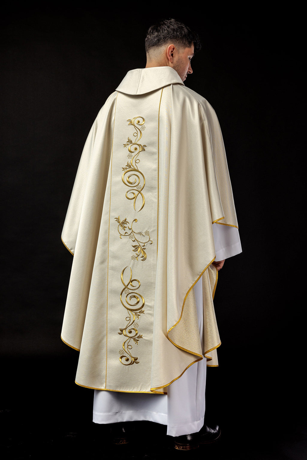 Chasuble brodée pour Noël avec l'image de la Sainte Famille