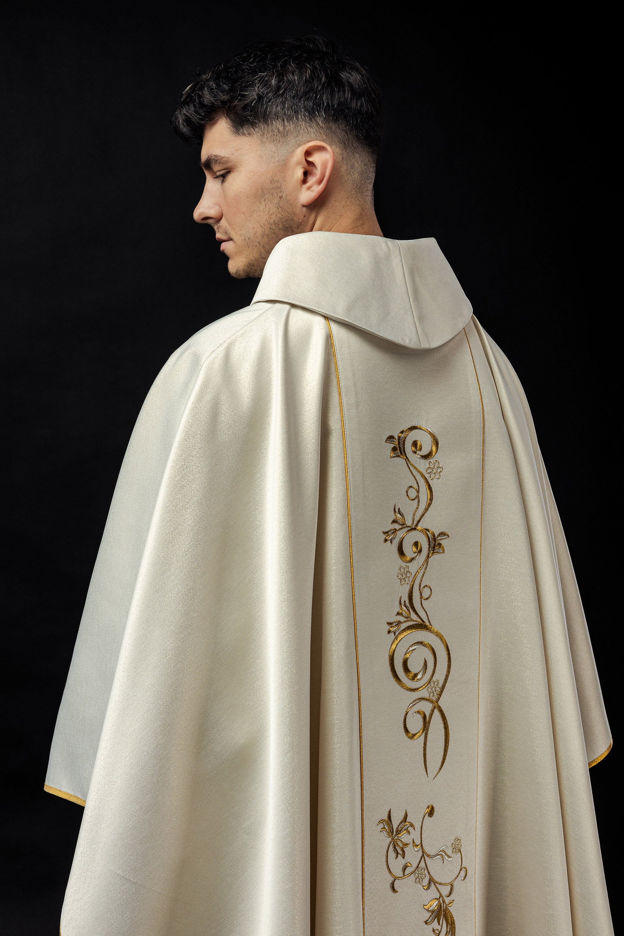 Chasuble brodée pour Noël avec l'image de la Sainte Famille