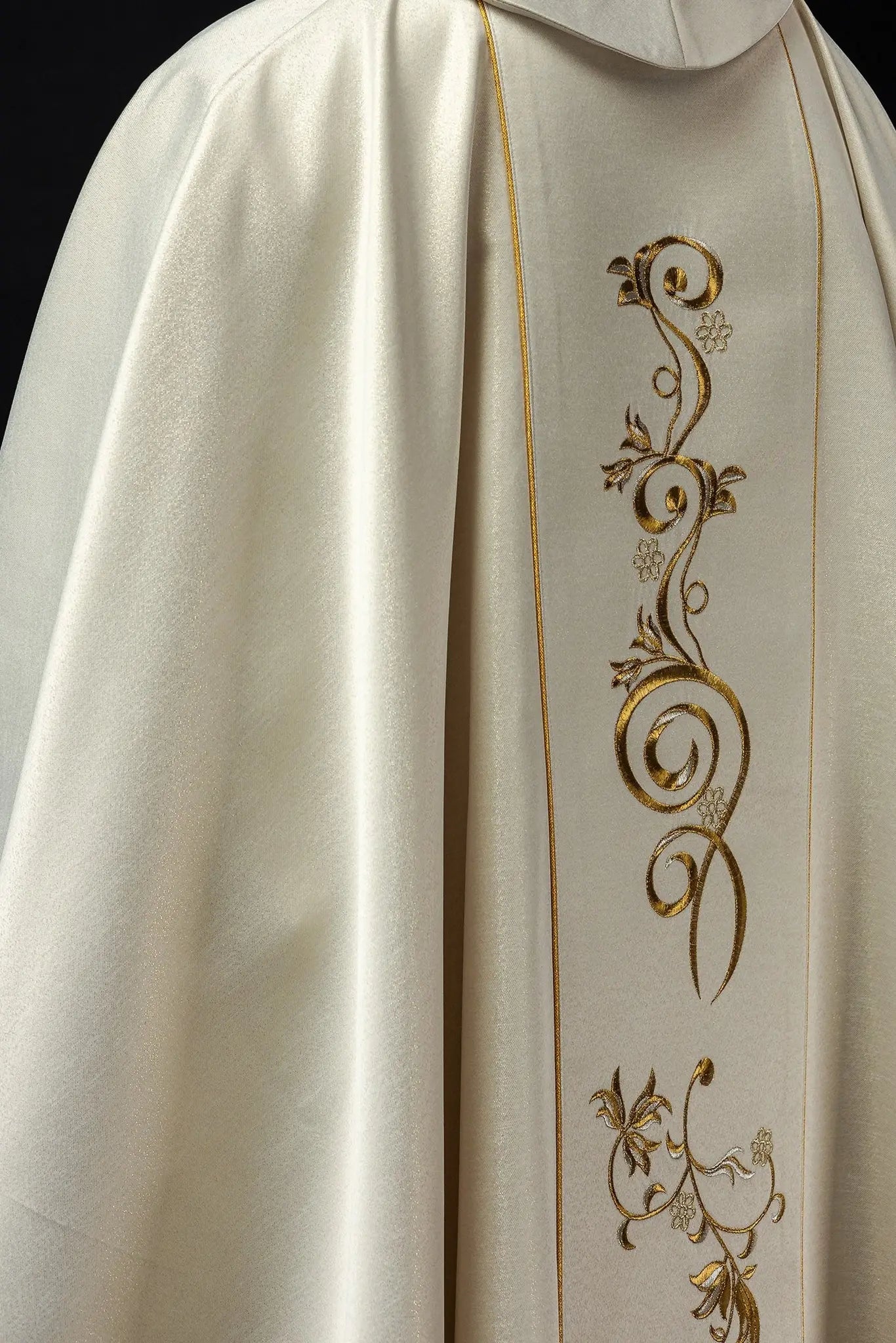 Chasuble brodée pour Noël avec l'image de la Sainte Famille
