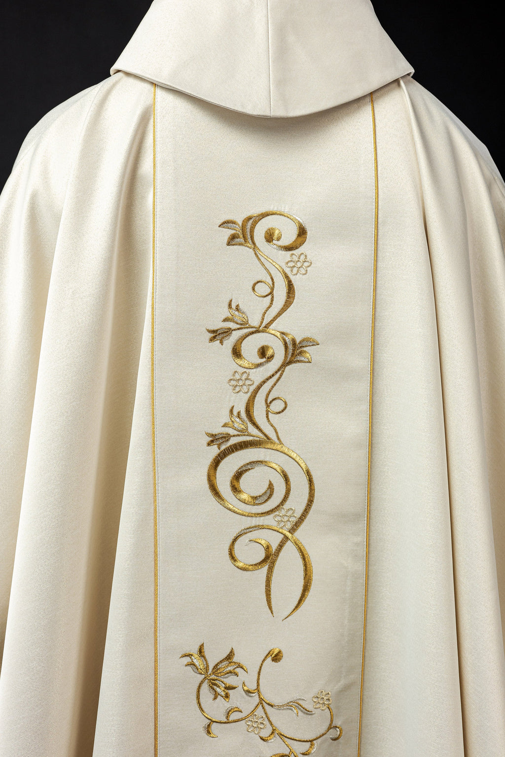 Chasuble brodée pour Noël avec l'image de la Sainte Famille