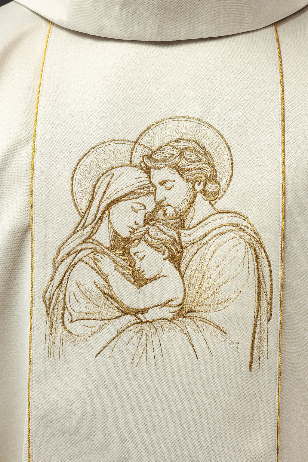 Chasuble brodée pour Noël avec l'image de la Sainte Famille