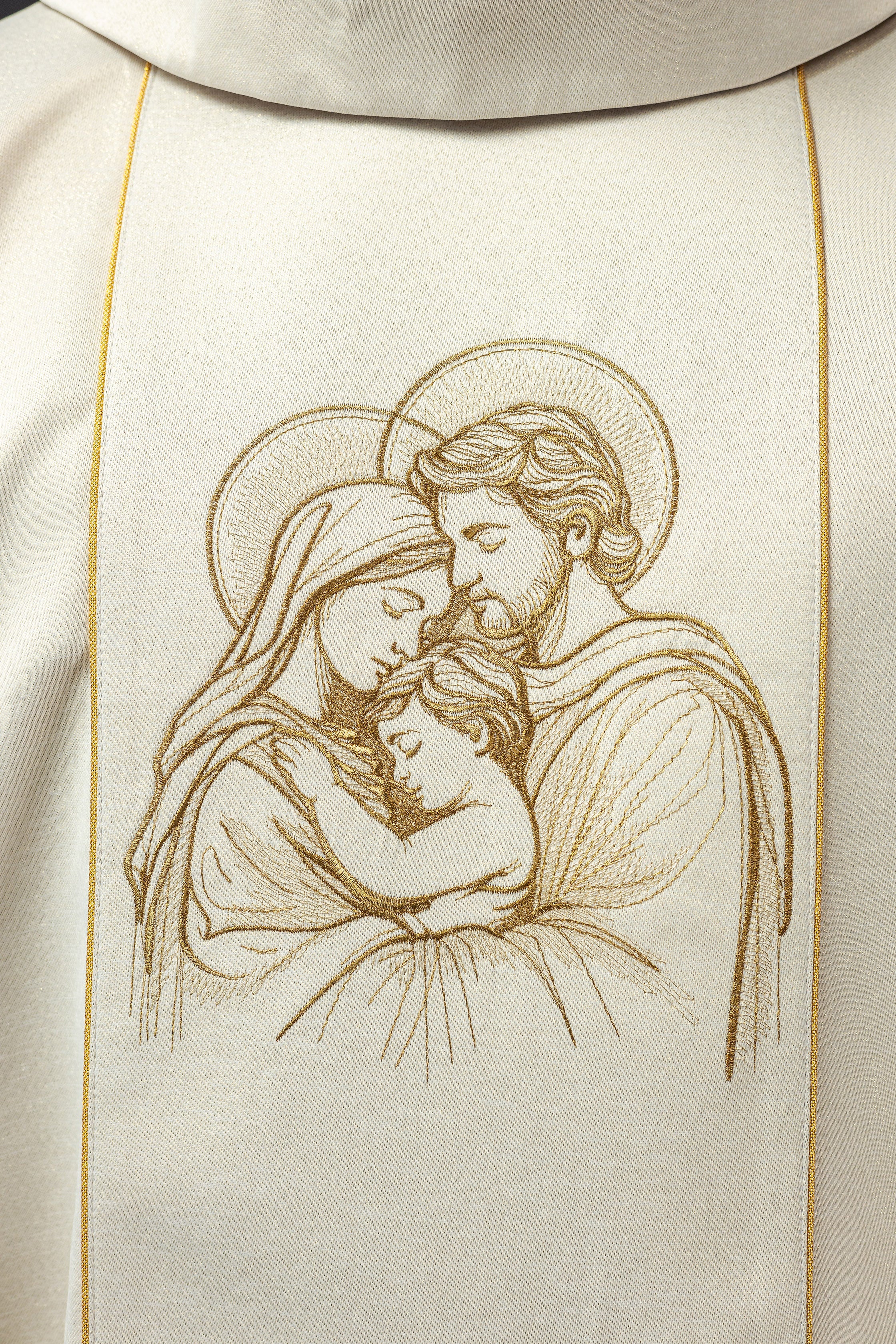 Chasuble brodée pour Noël avec l'image de la Sainte Famille