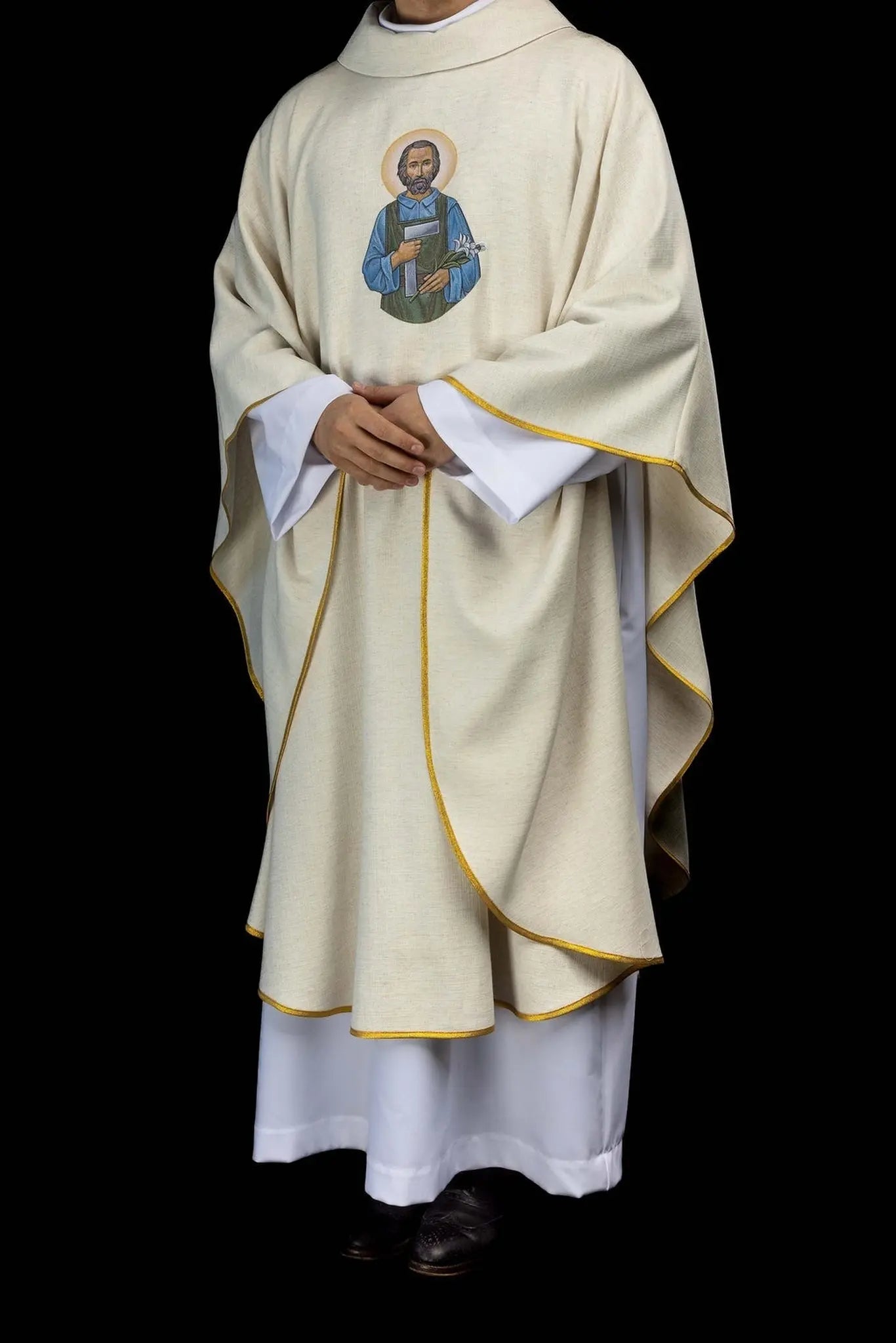 Chasuble écrue avec broderie de Saint Joseph l'Ouvrier