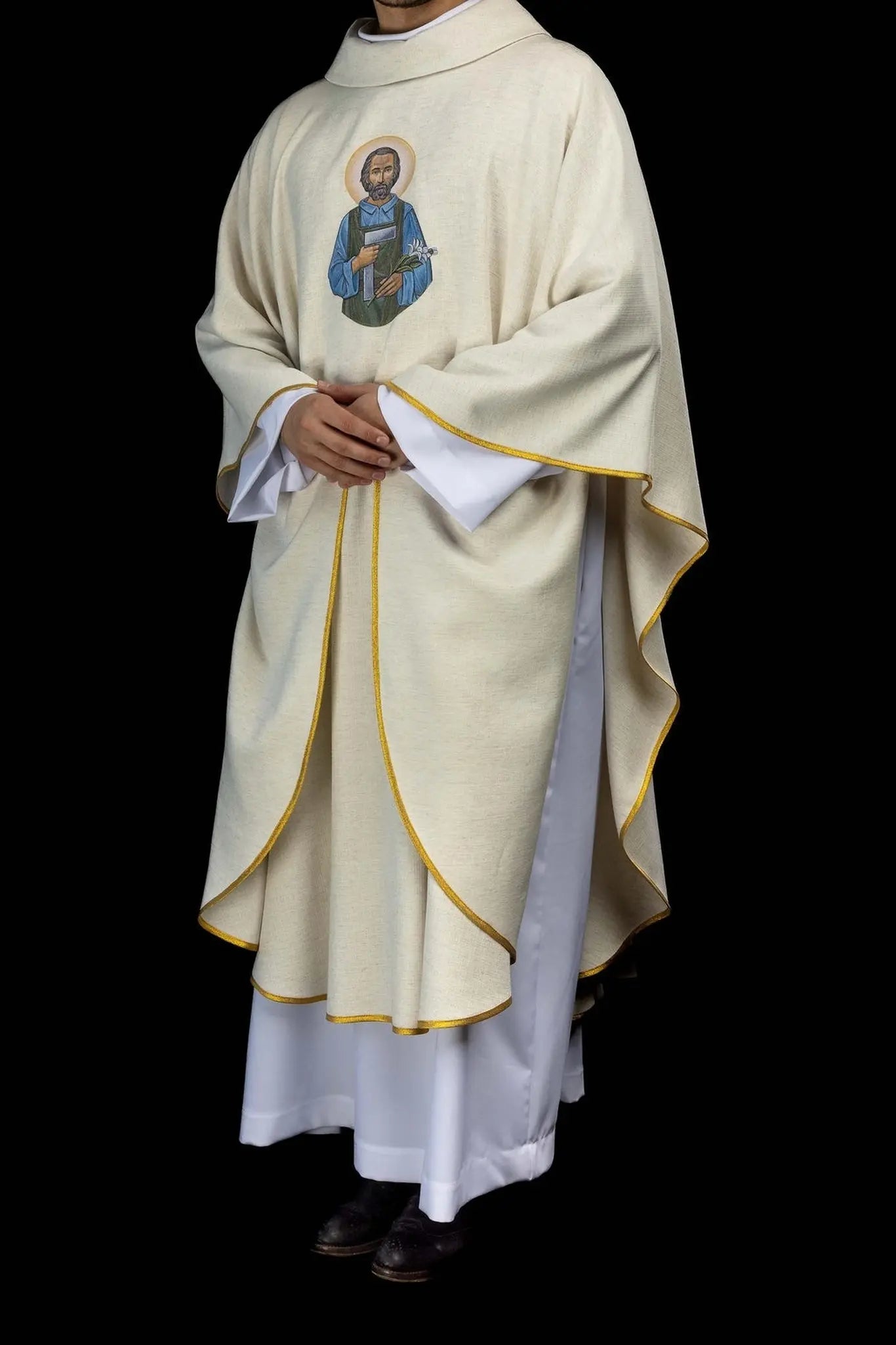 Chasuble écrue avec broderie de Saint Joseph l'Ouvrier