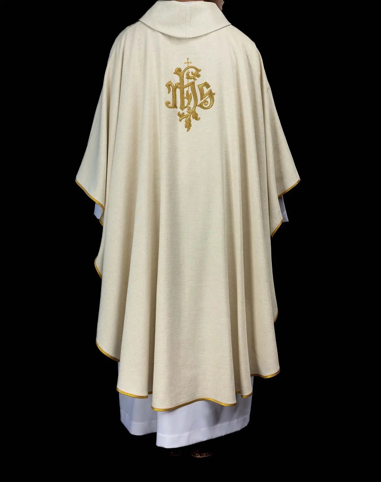 Chasuble écrue avec broderie de Saint Joseph l'Ouvrier