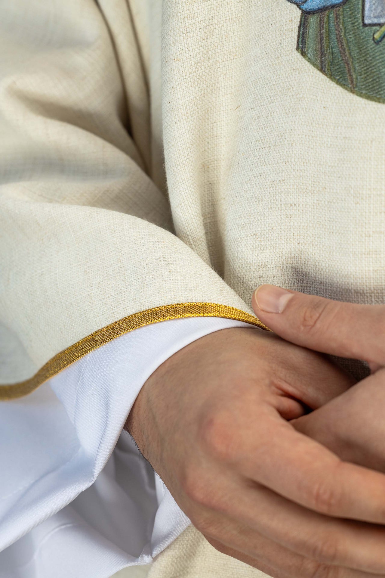 Ornat haftowany z wizerunkiem Świętego Józefa Robotnika - ORNATY.PL