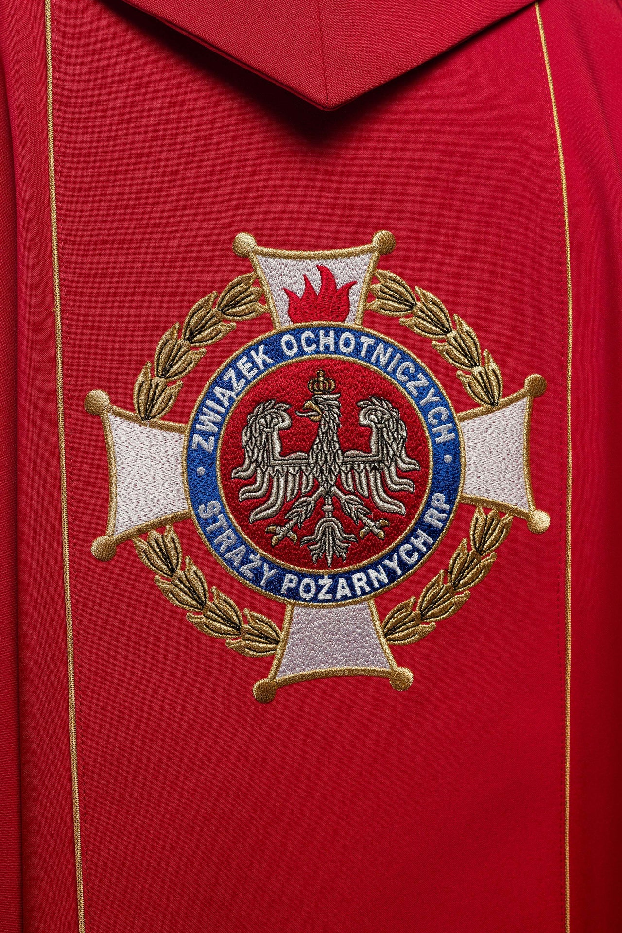 Ornat bogato haftowany z wizerunkiem Świętego Floriana - ORNATY.PL