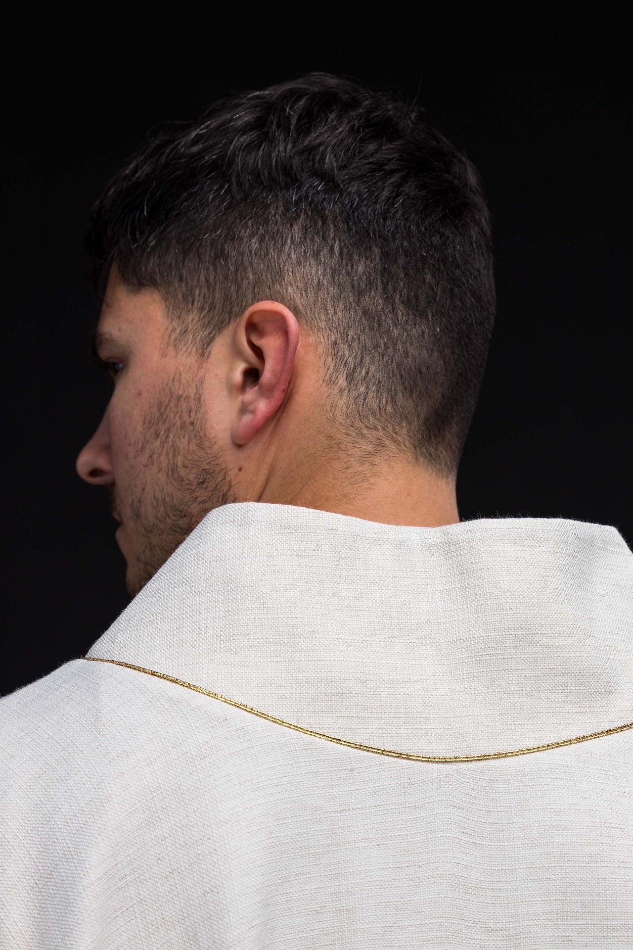 Ornement brodé avec l'image de Saint François