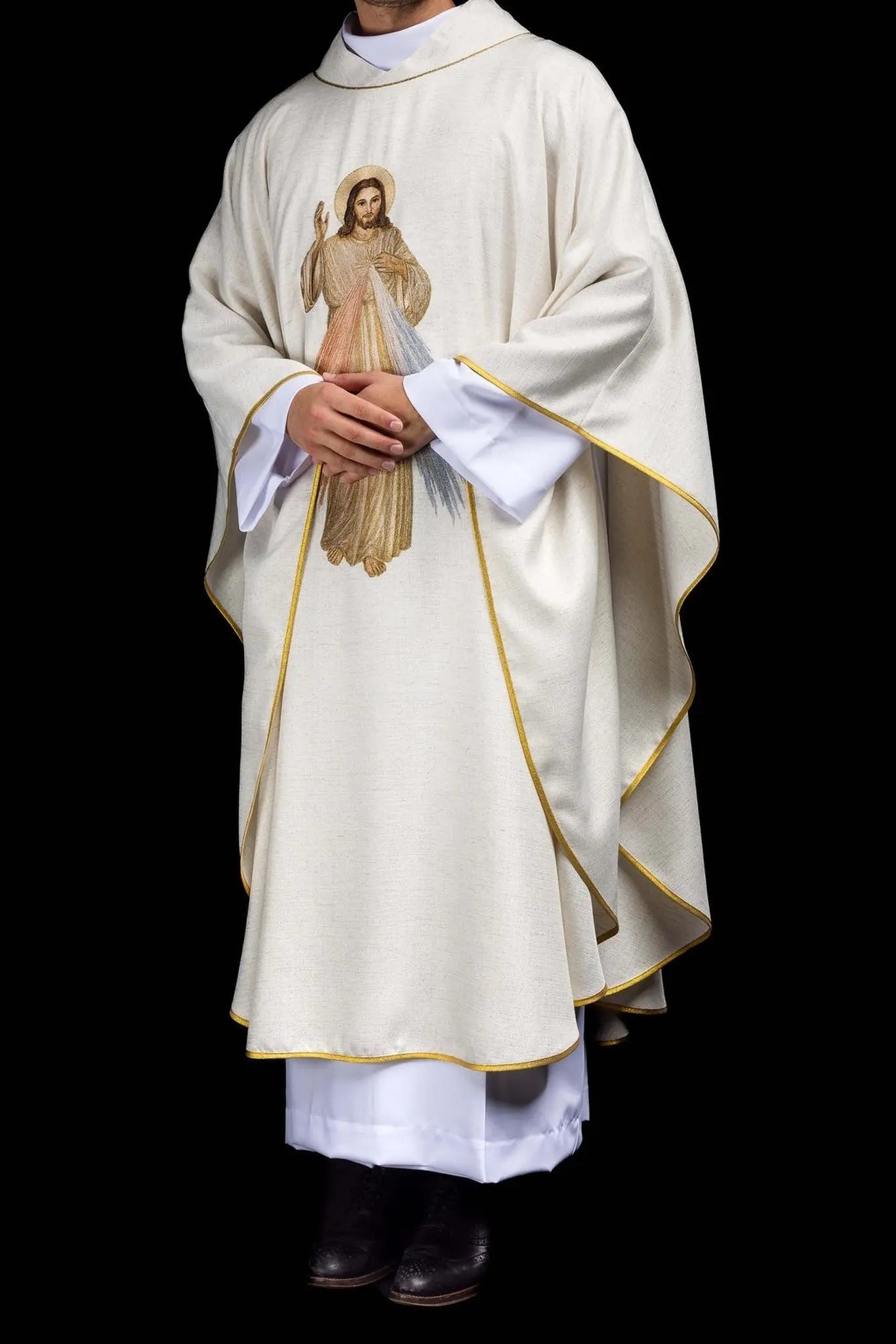 Chasuble brodée avec l'image de Jésus Miséricordieux écru