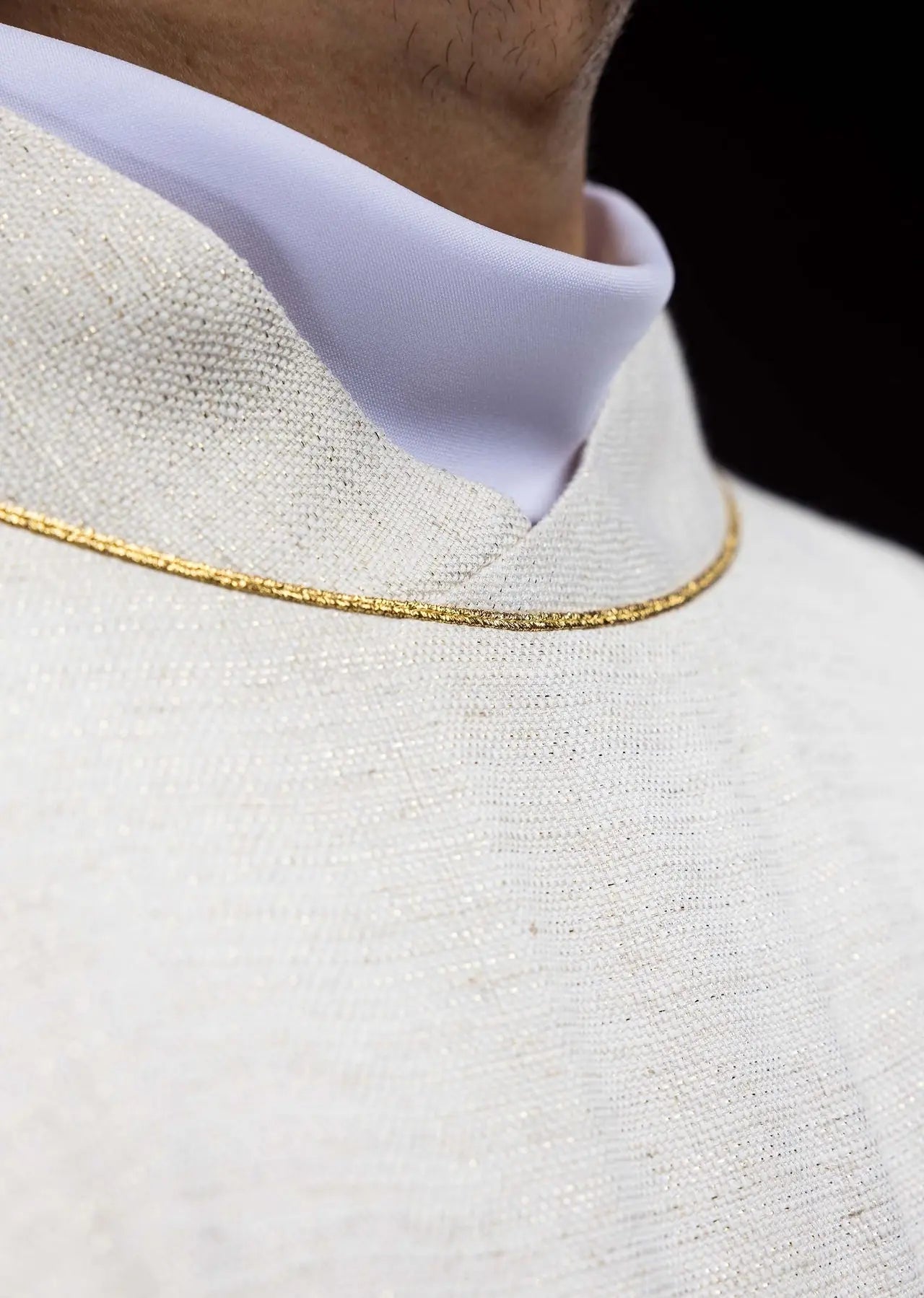Chasuble brodée avec l'image de Jésus Miséricordieux écru