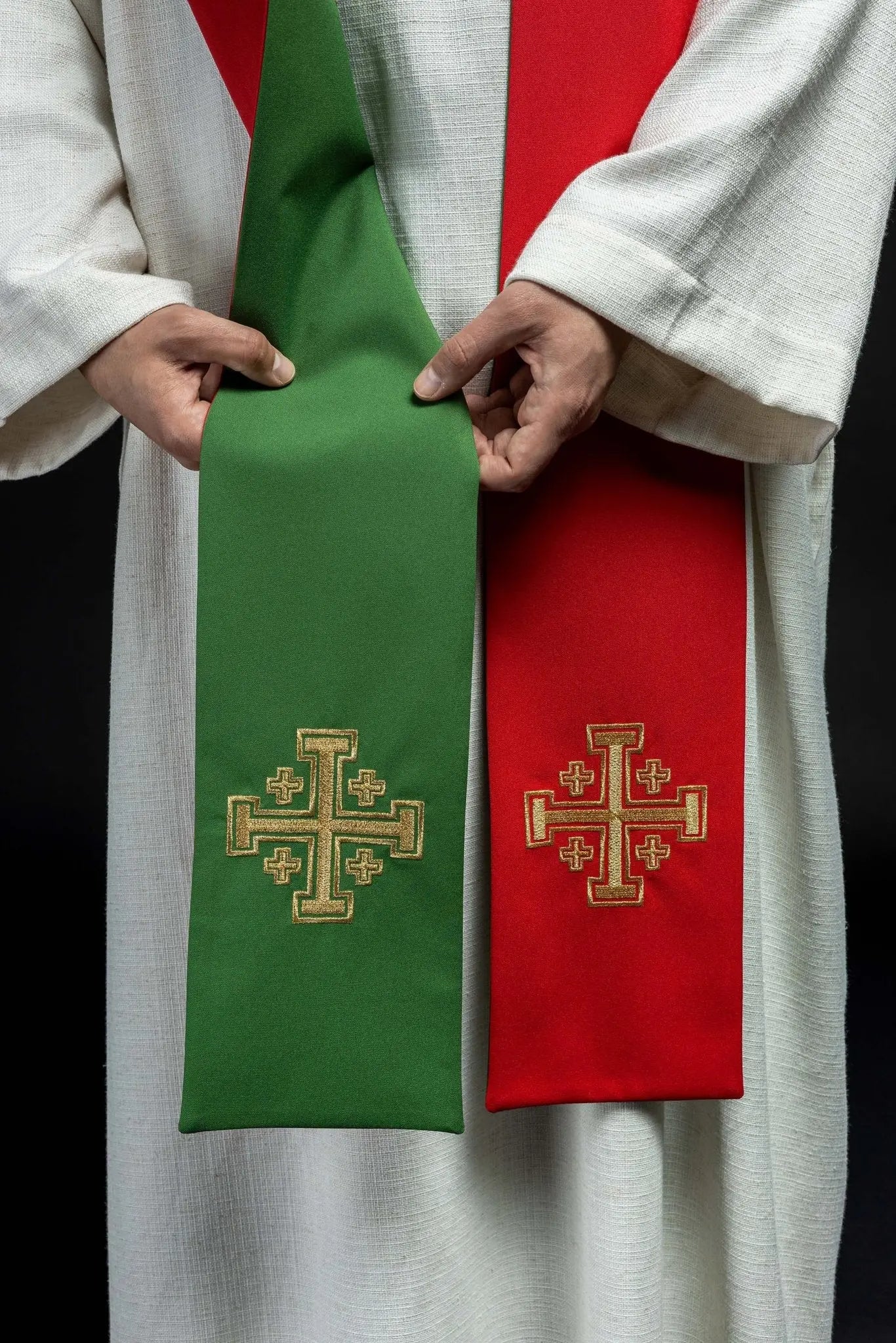 Étole de prêtre brodée réversible verte et rouge avec croix de Jérusalem