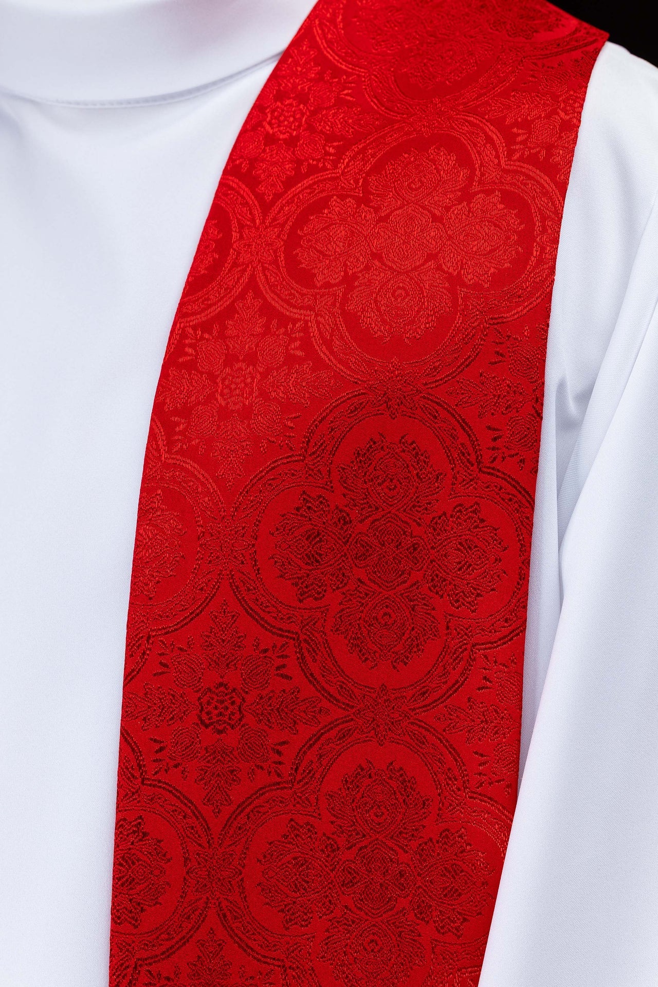 Stuła haftowana z motywem Krzyża czerwona tkanina żakardowa - ORNATY.PL