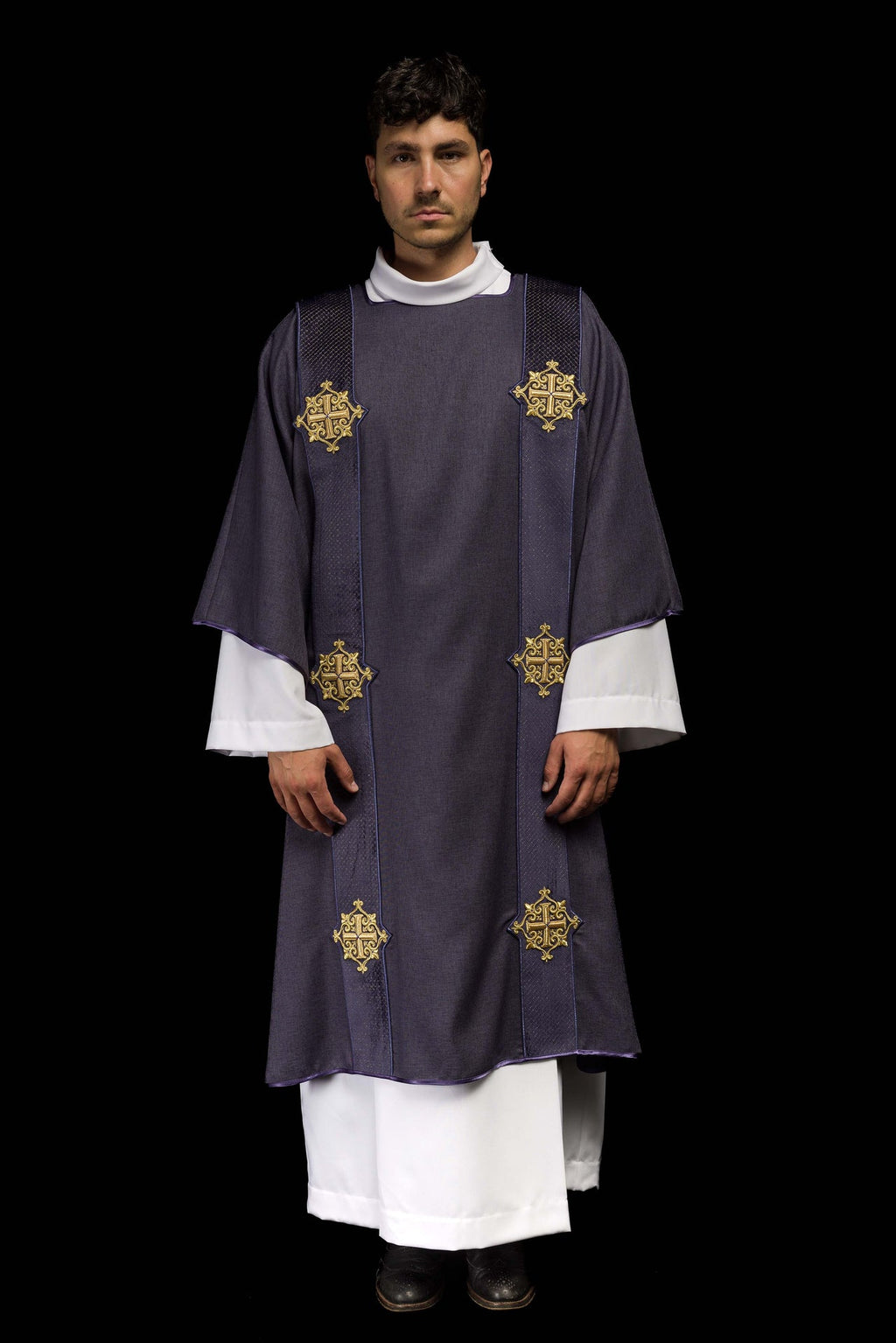 Dalmatyka z pasami na aksamicie z symbolami Krzyża Fioletowa - ORNATY.PL