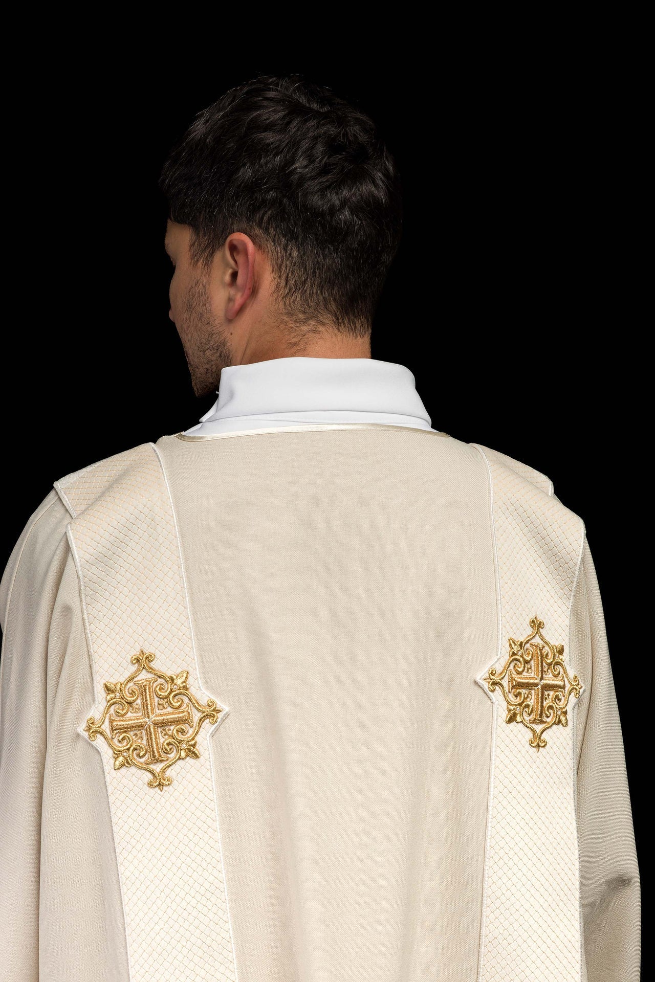 Dalmatyka z pasami na aksamicie z symbolami Krzyża Ecru - ORNATY.PL