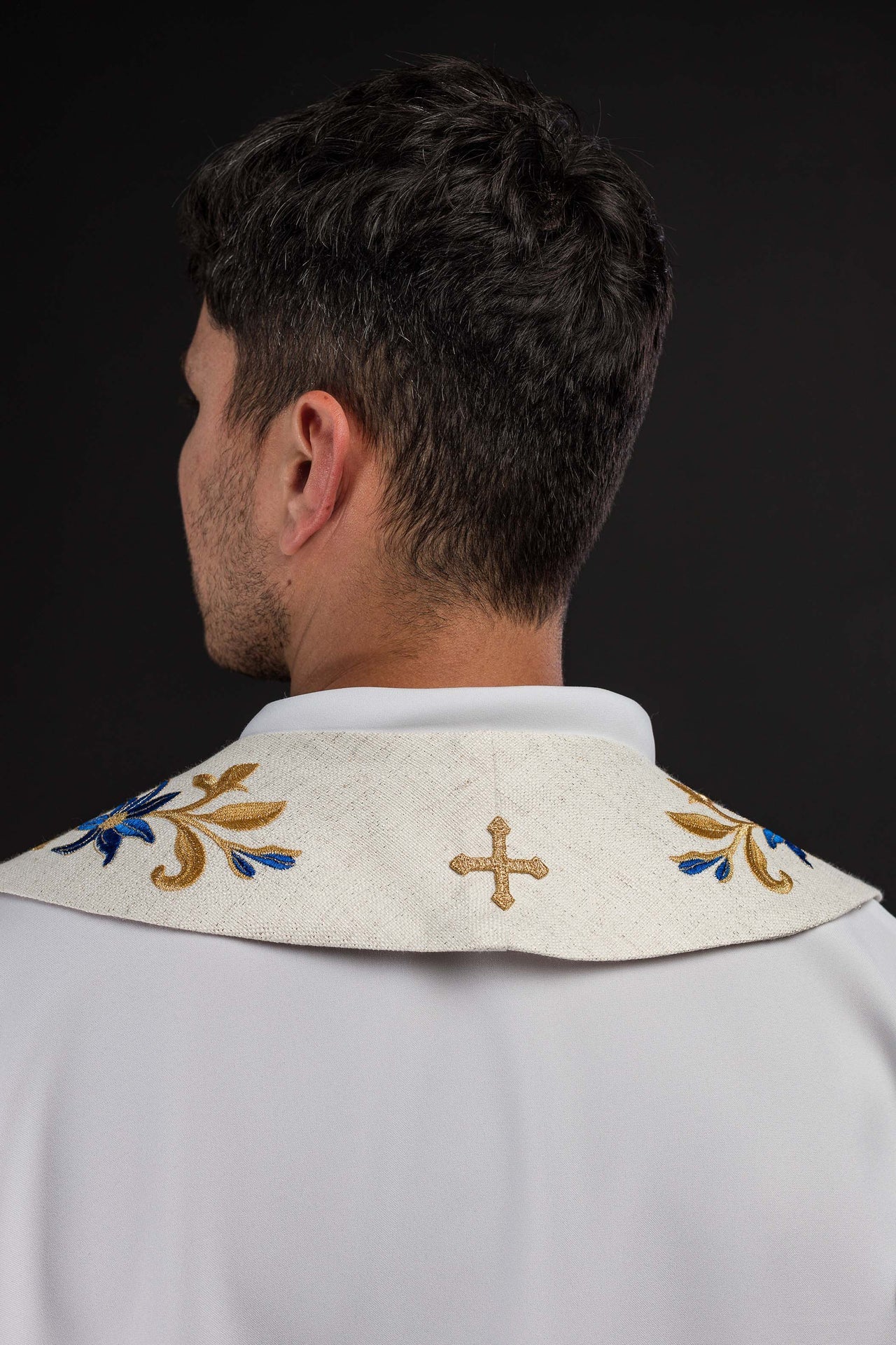 Étole brodée avec symbole marial