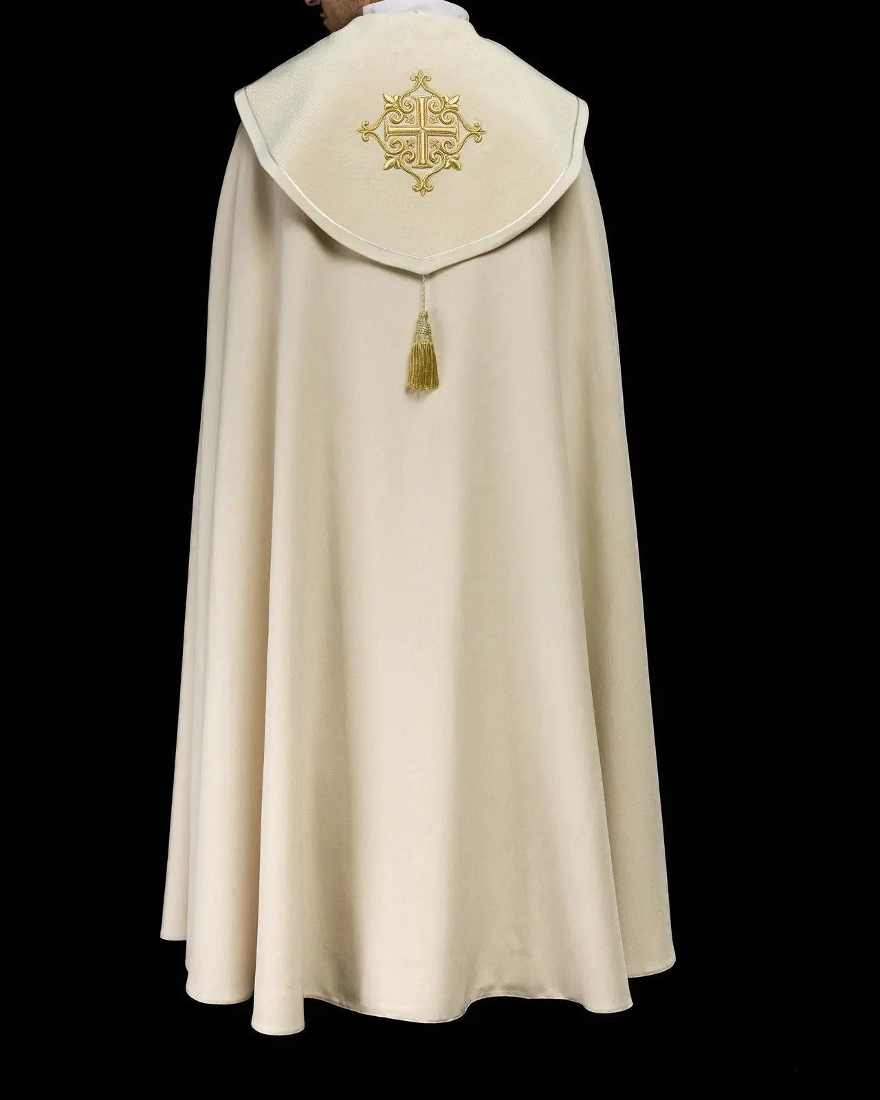 Chape liturgique avec bande en velours écru et broderie de croix