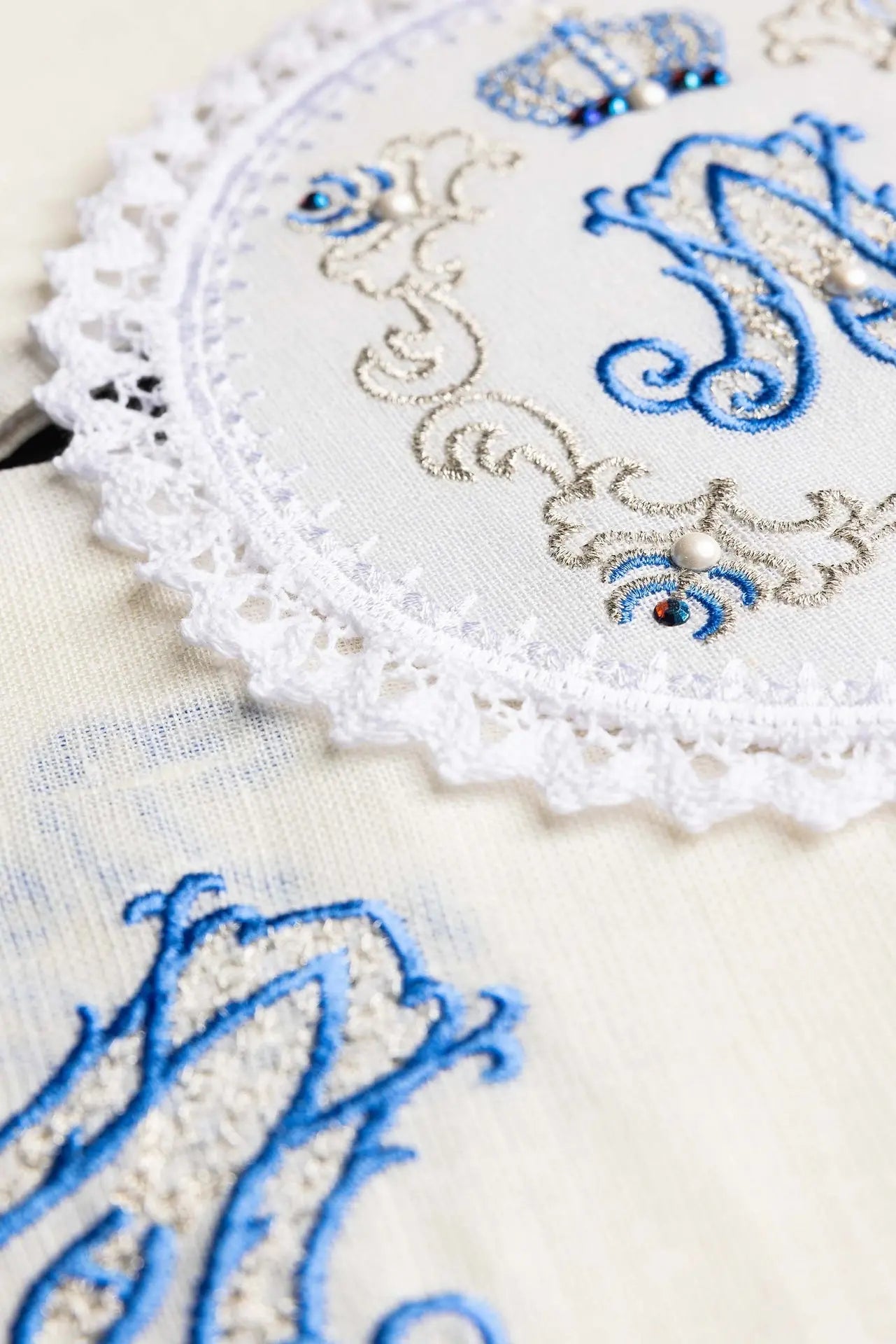 Linge de calice avec broderie mariale