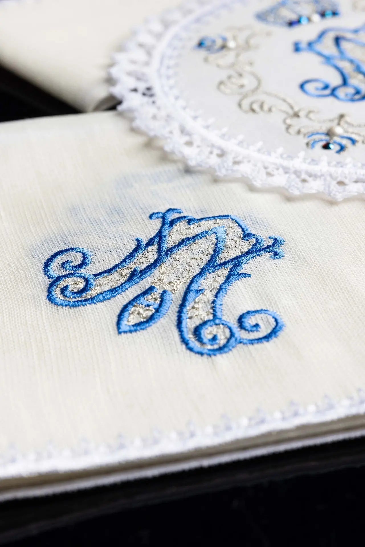 Linge de calice avec broderie mariale