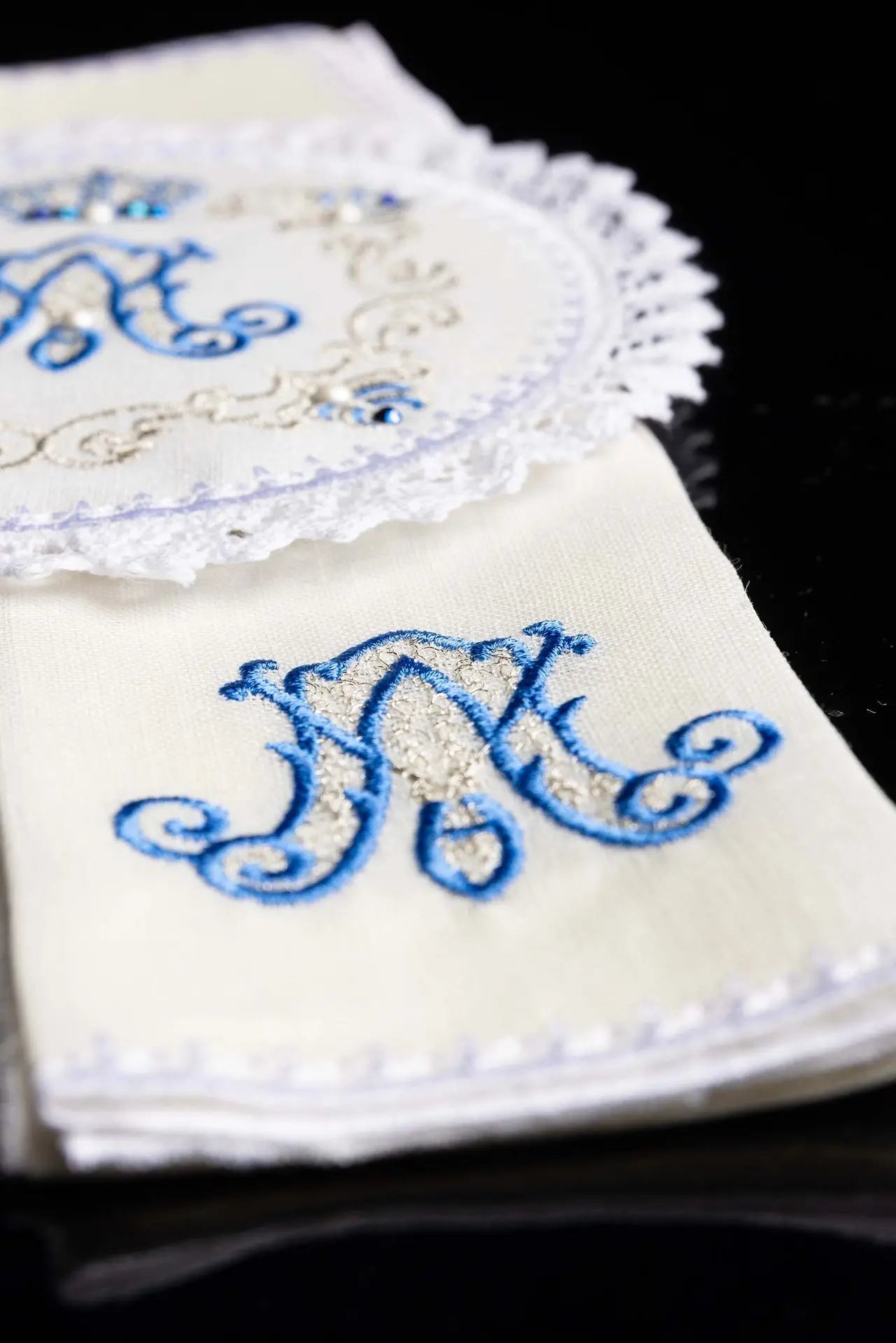 Linge de calice avec broderie mariale