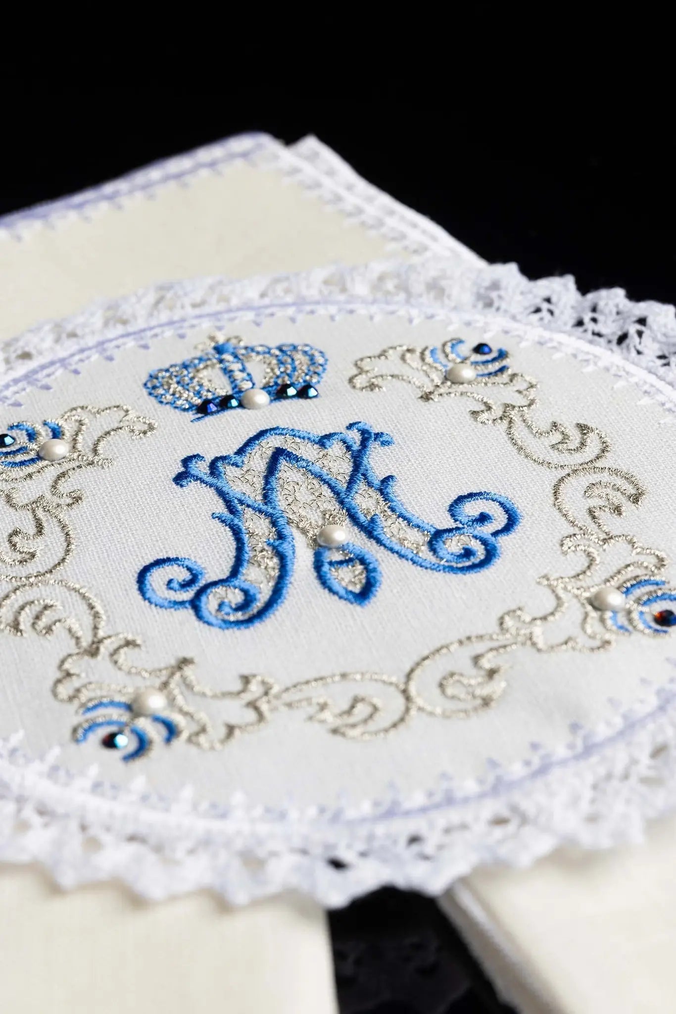 Linge de calice avec broderie mariale